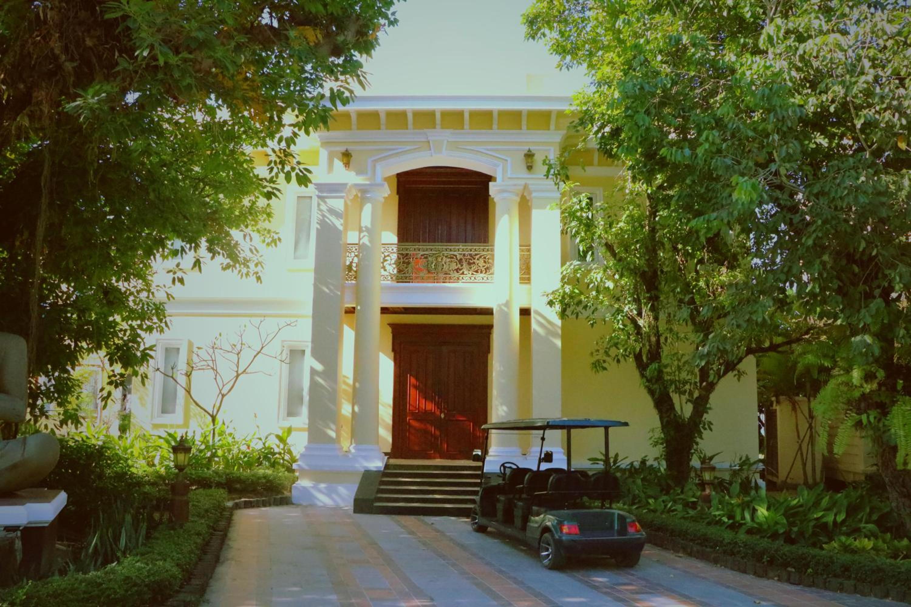Three-Bedroom Villa - Photo 2