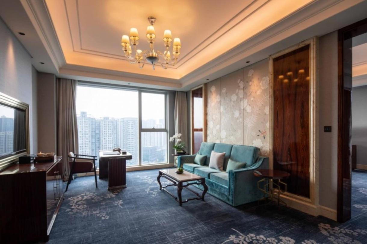 One-Bedroom King Suite photo 1