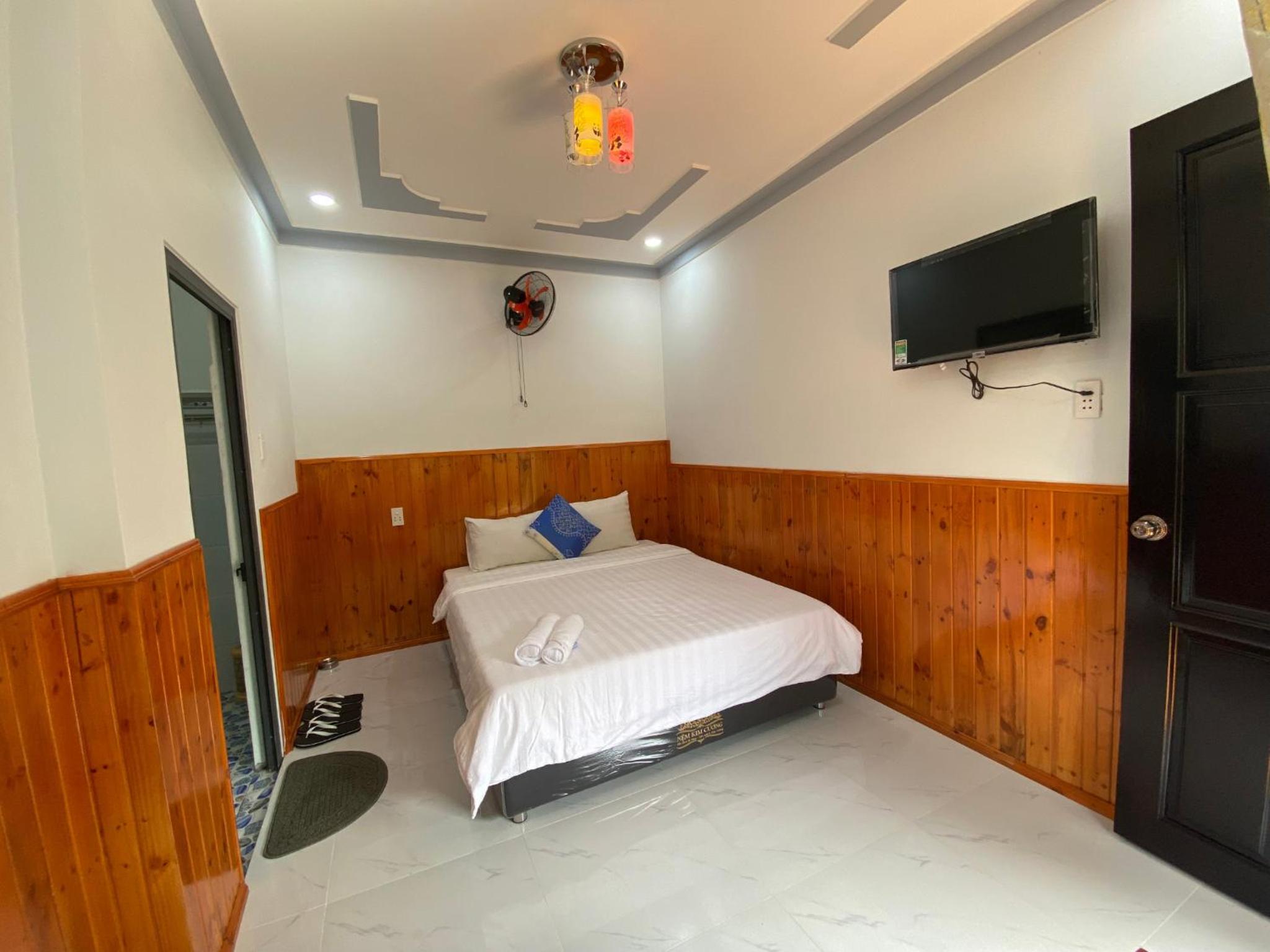 Deluxe Room (2 Adults + 1 Child)