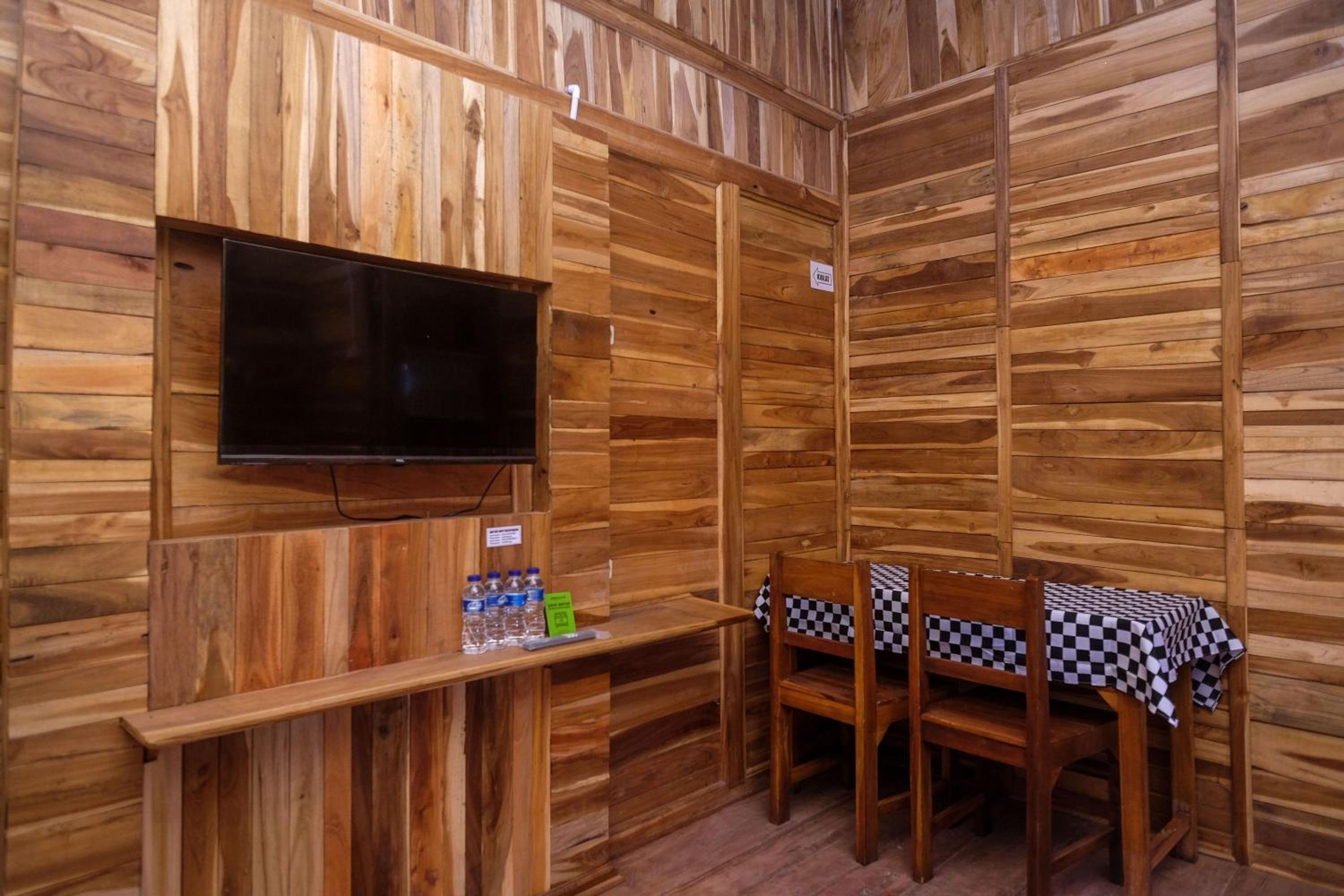 Family Room - Photo 4