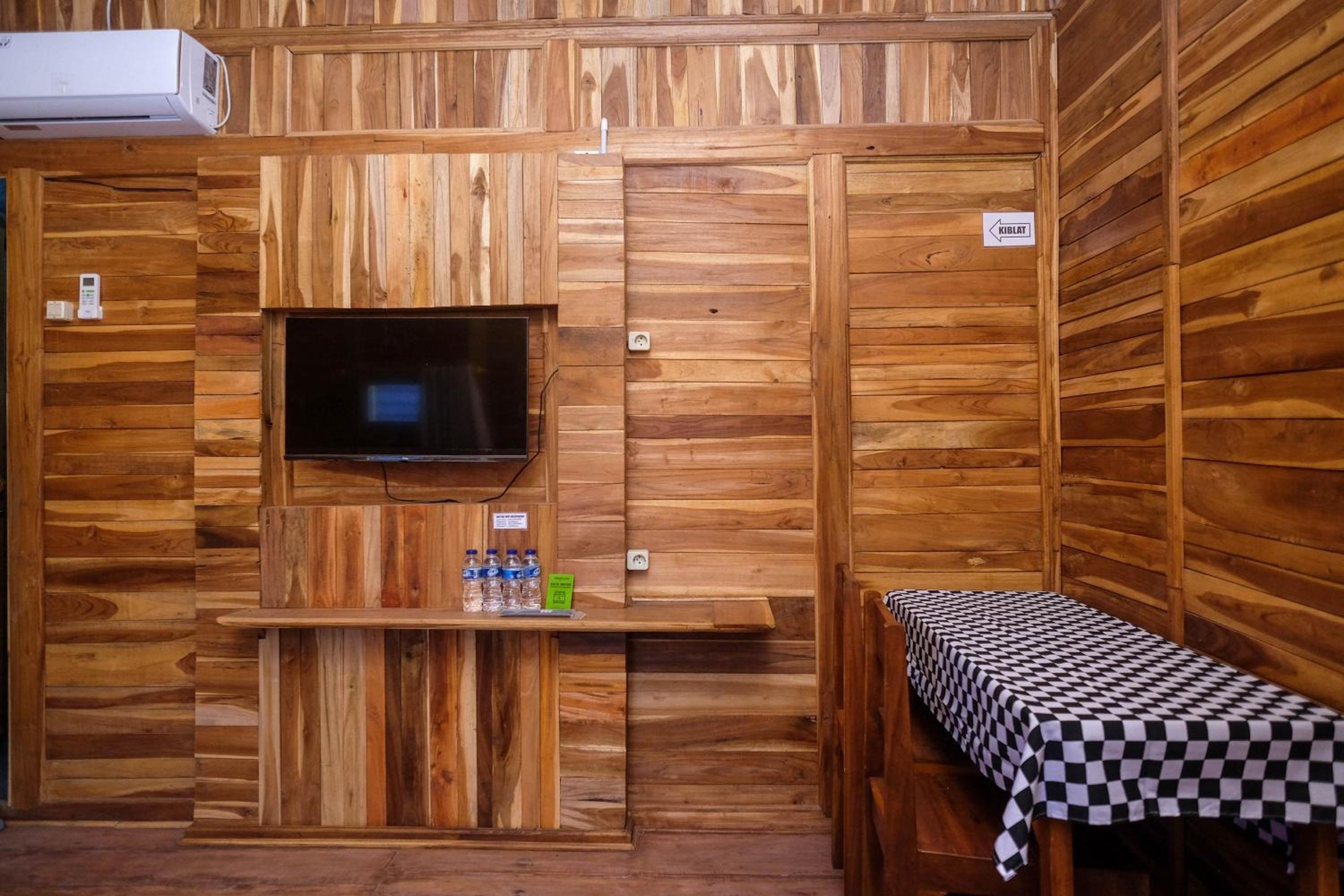 Family Room - Photo 9