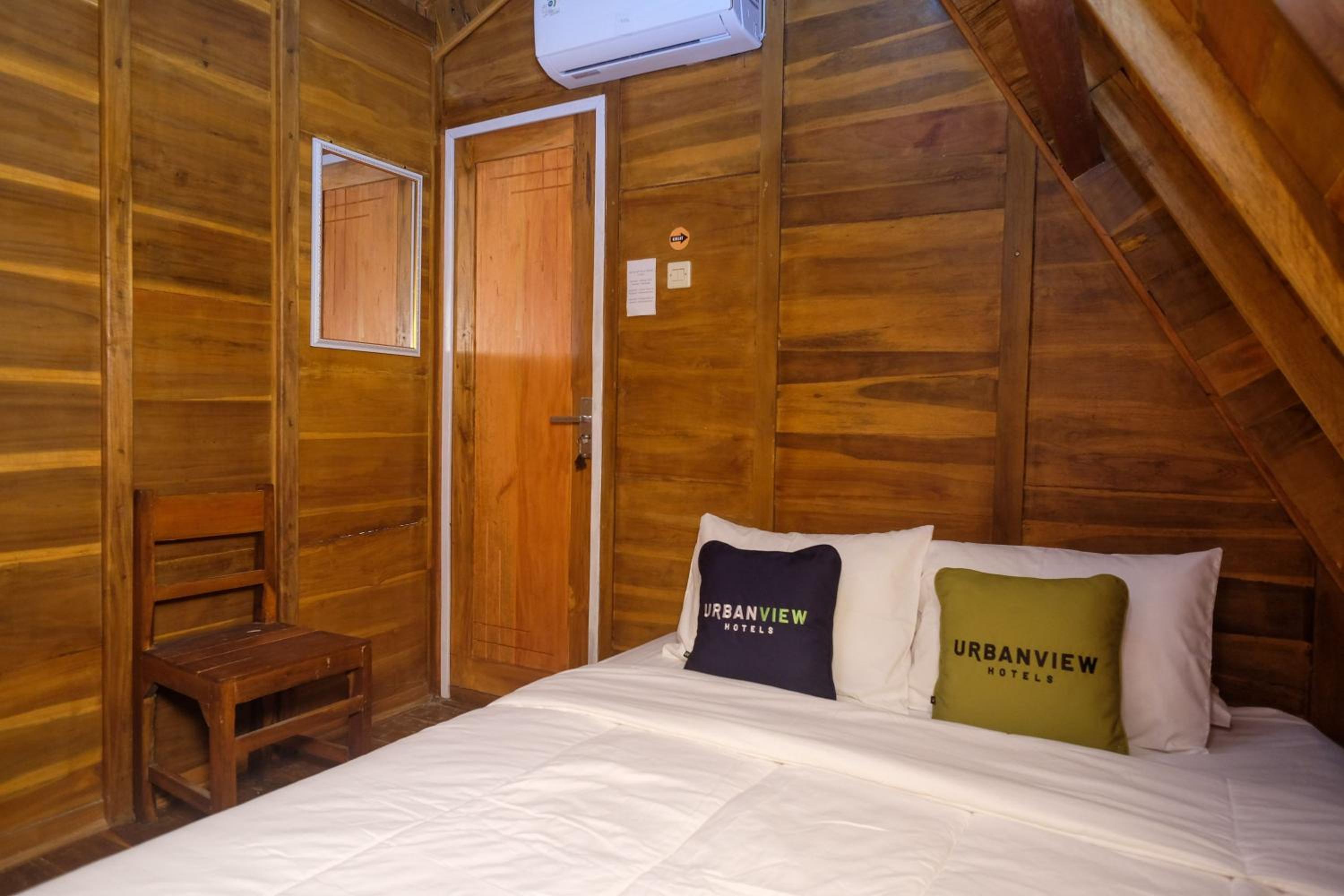 Deluxe Room - Photo 2