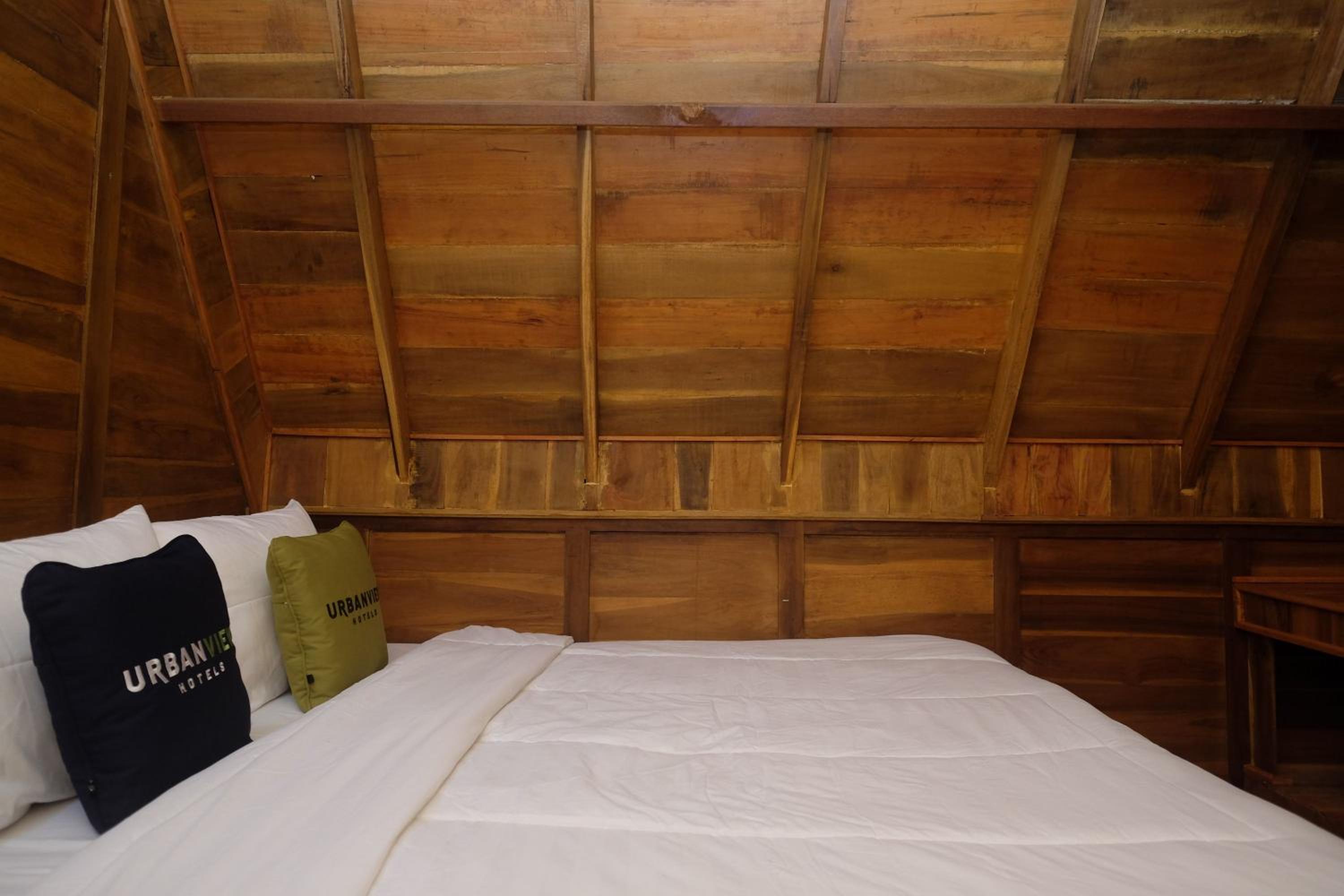 Deluxe Room - Photo 8