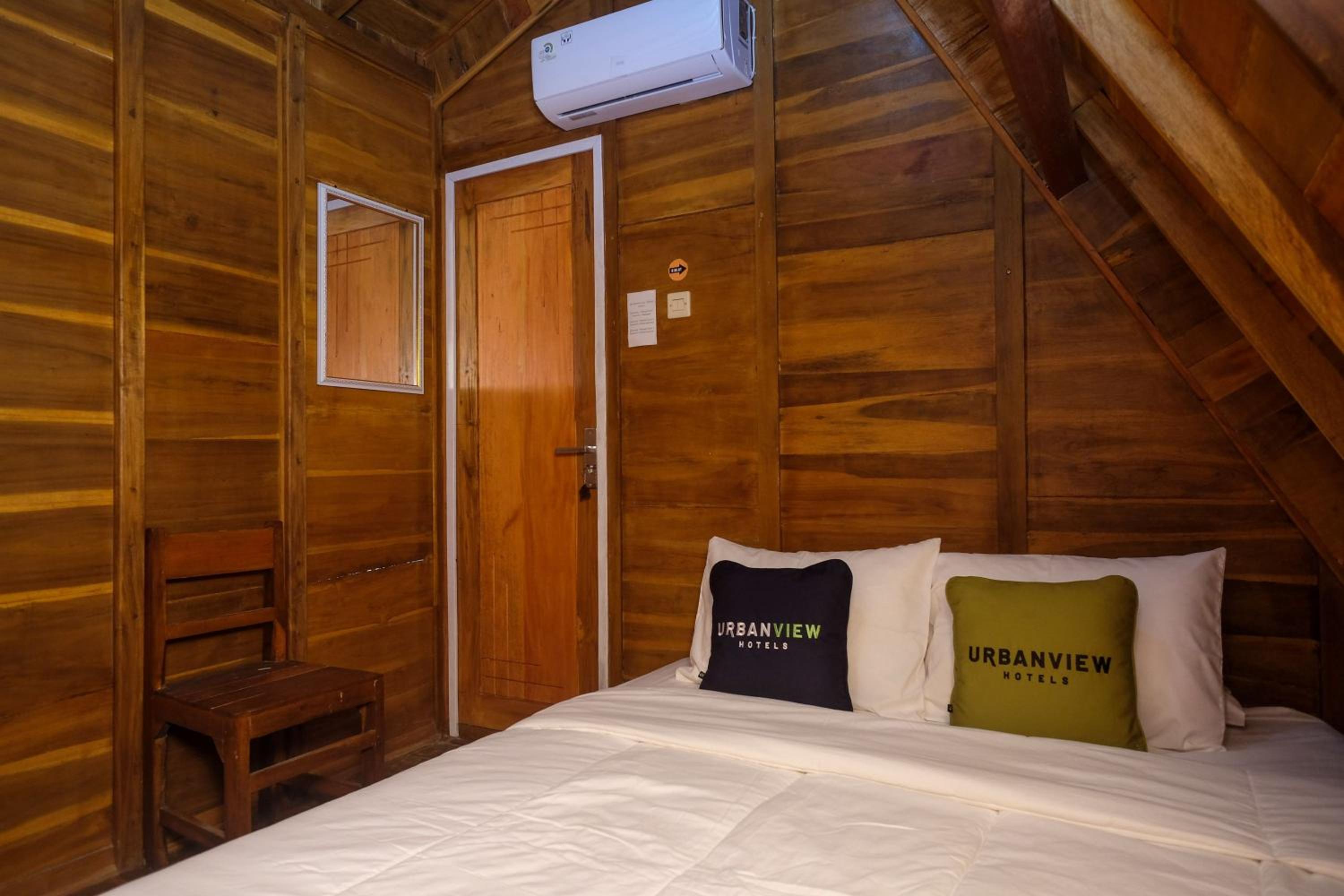 Deluxe Room - Photo 7