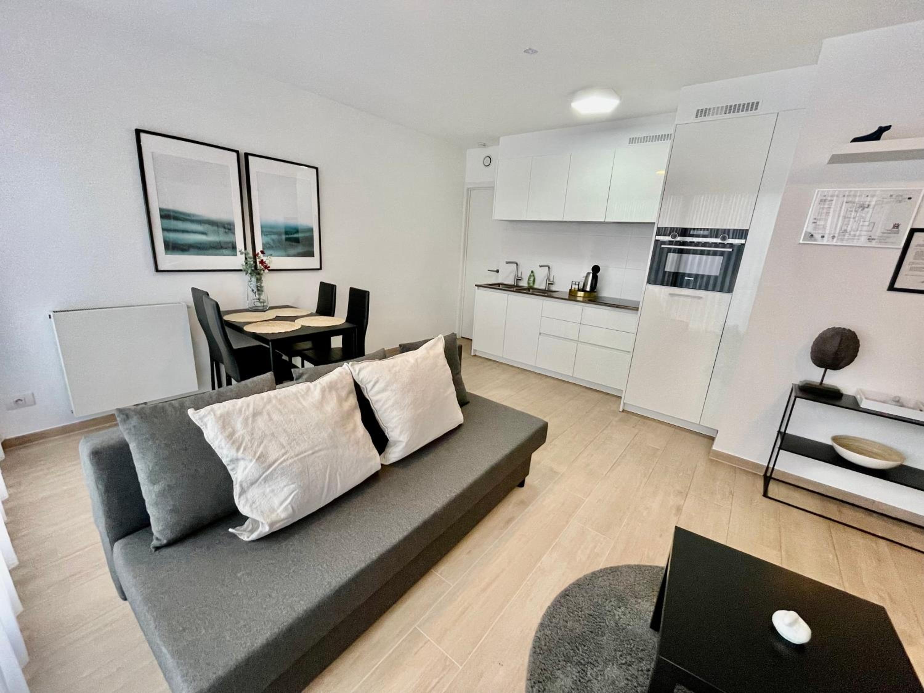 One-Bedroom Apartment