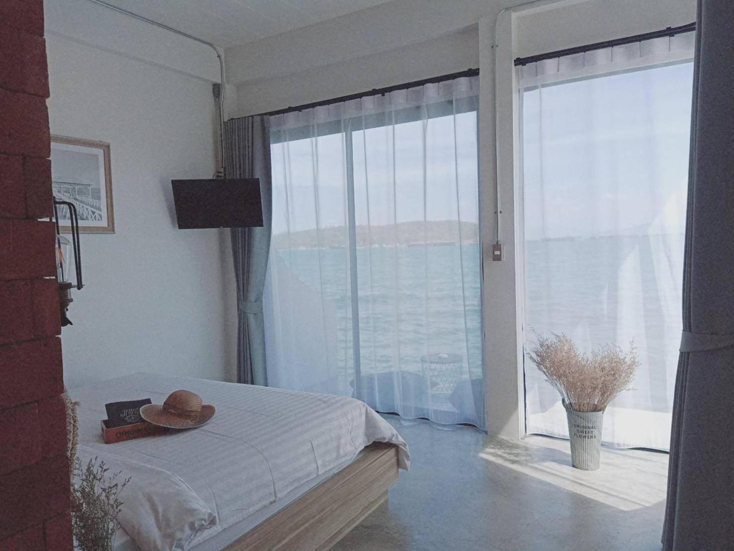 Deluxe Double Room with Balcony and Sea View photo 3