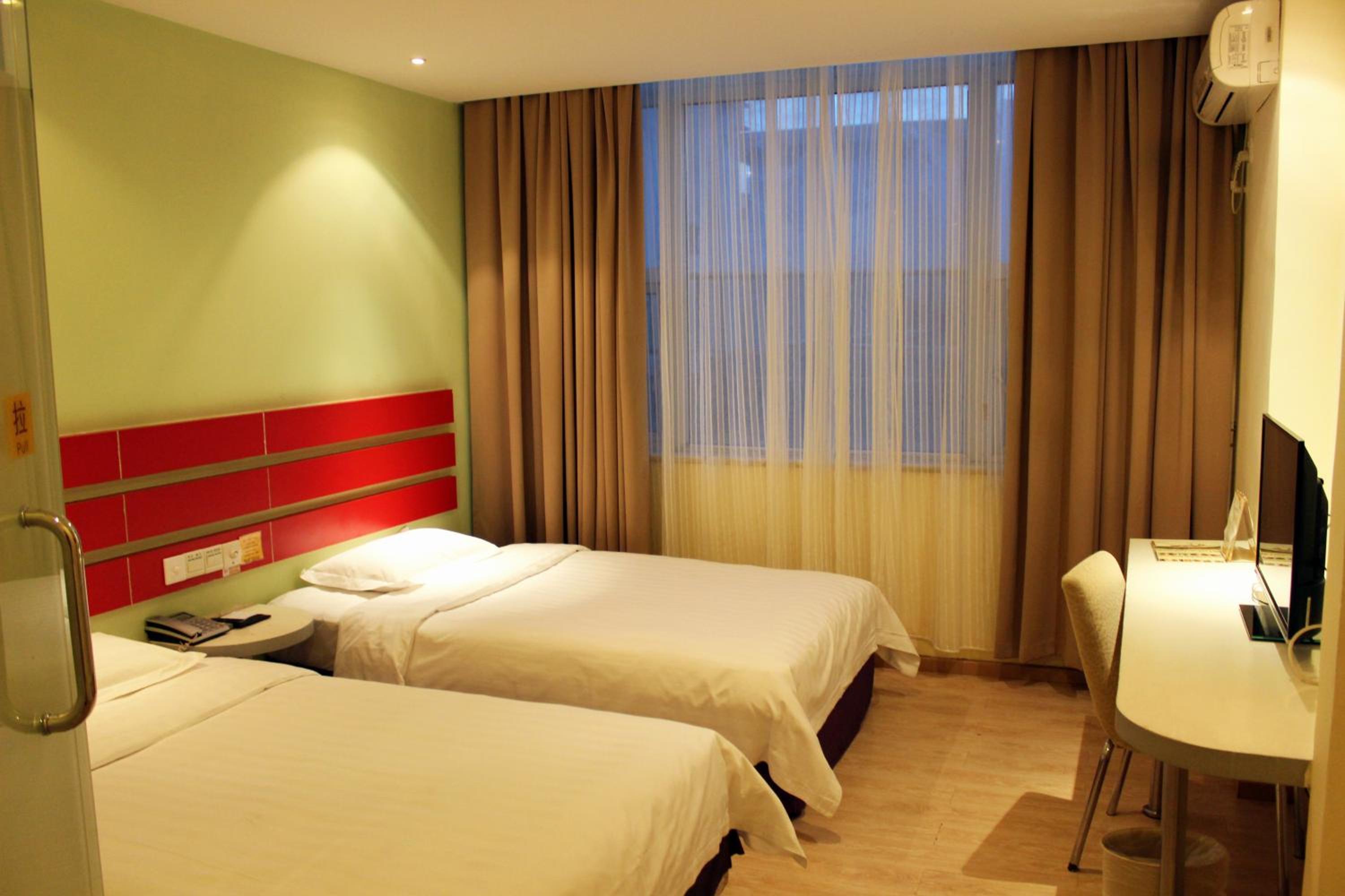Deluxe Twin Room with upgraded WIFI (all nationalities can check in)