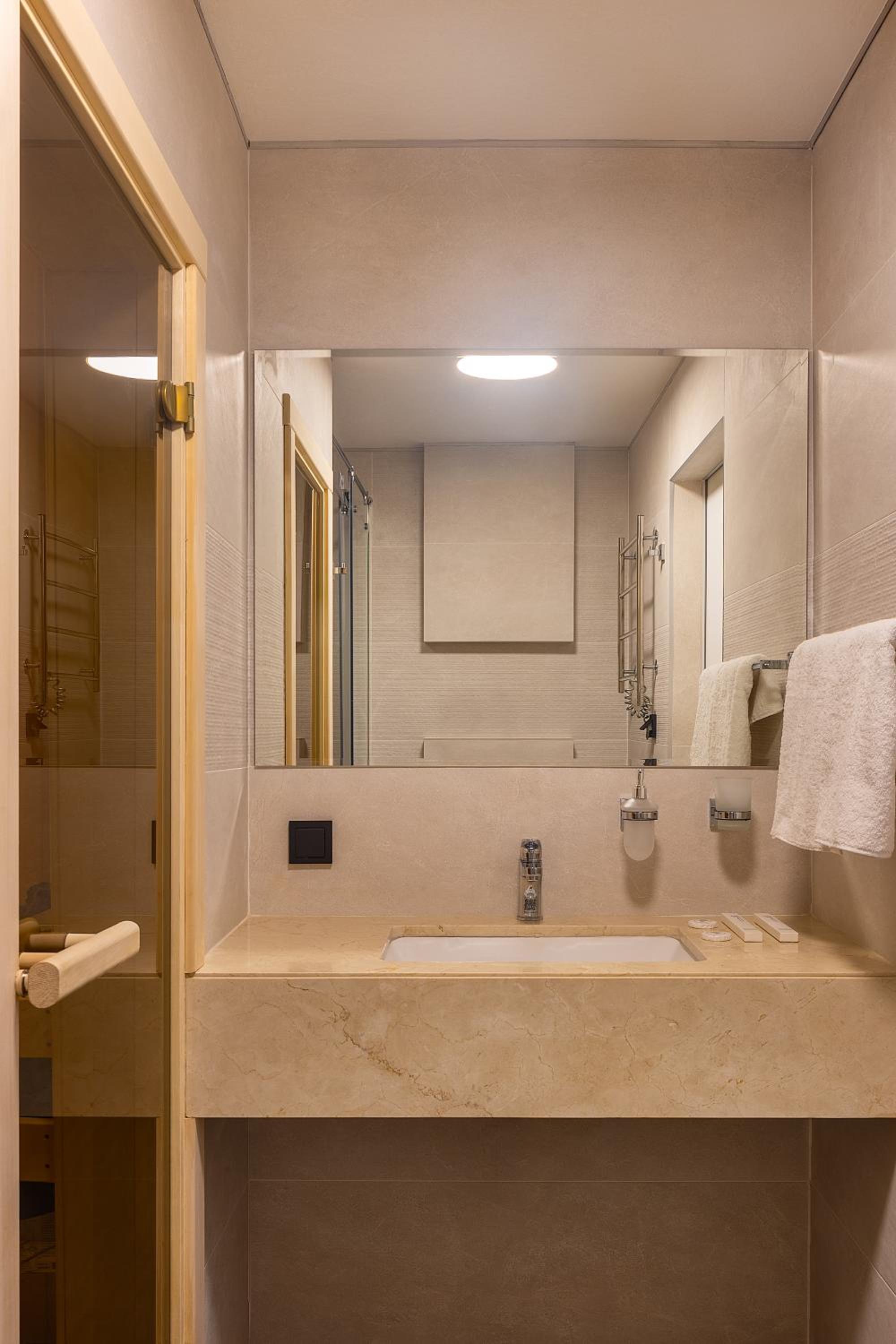 Standard King Room - Photo 3