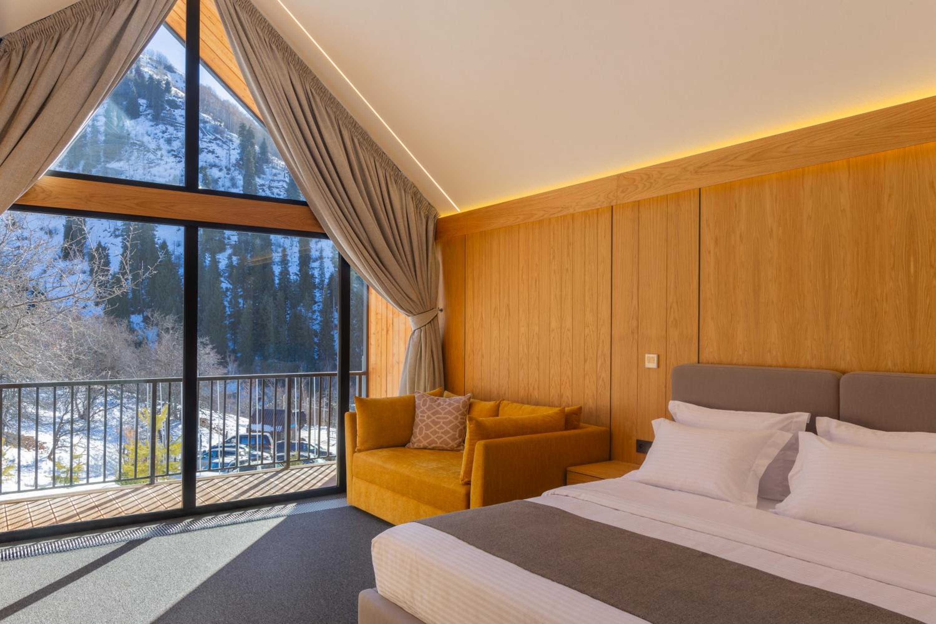 Standard King Room - Photo 9