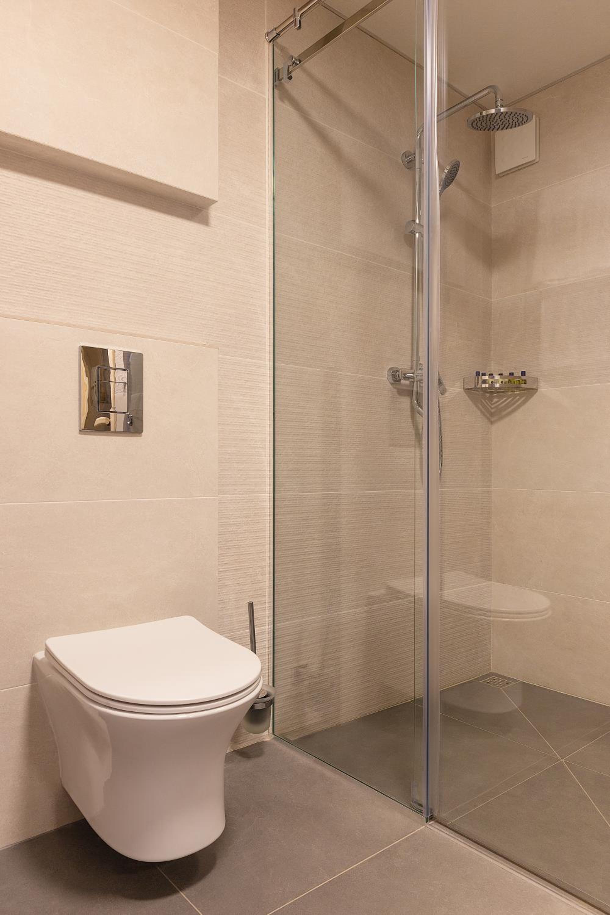 Standard King Room - Photo 5