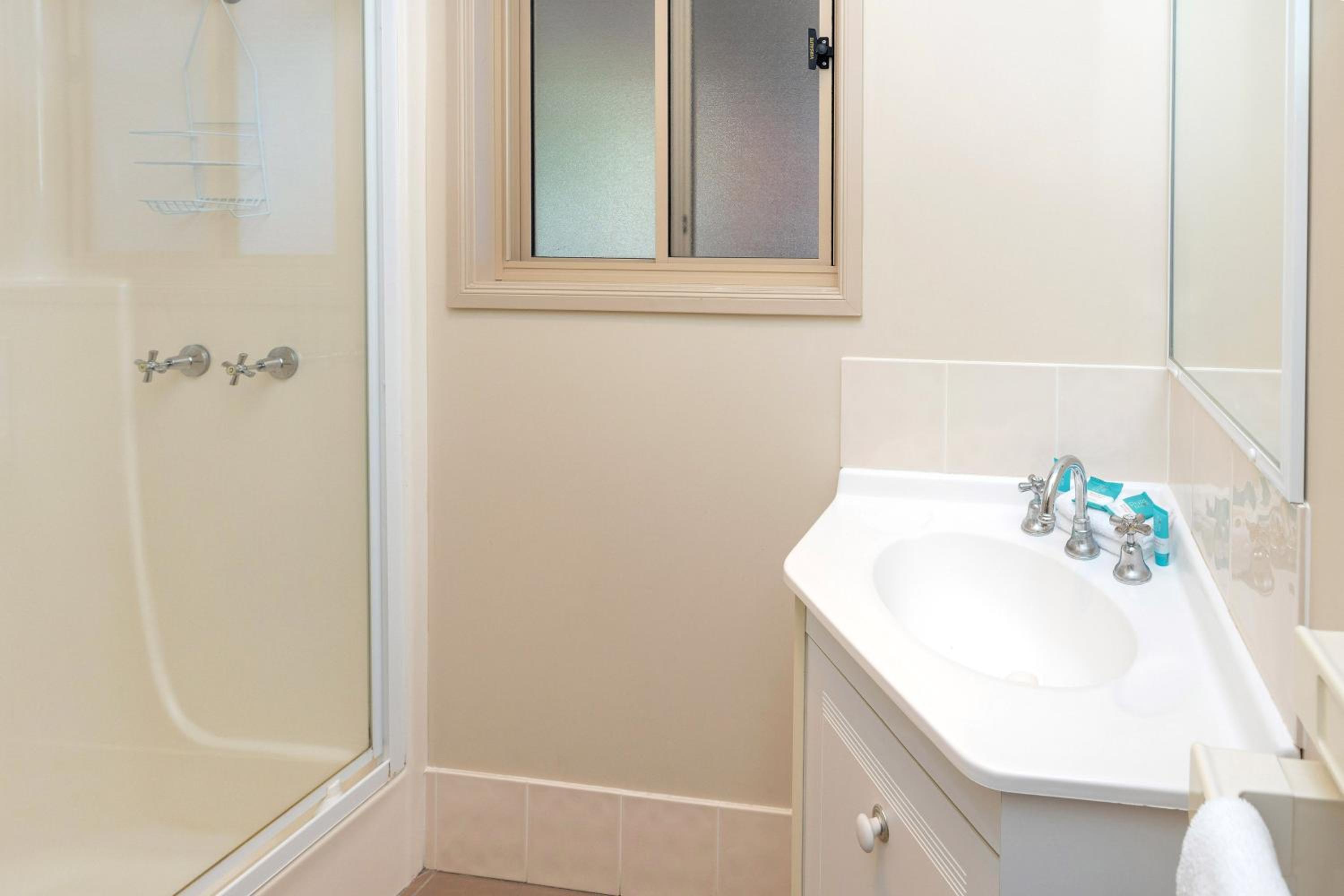 Superior Two-Bedroom Cabin - Not Pet Friendly photo 3