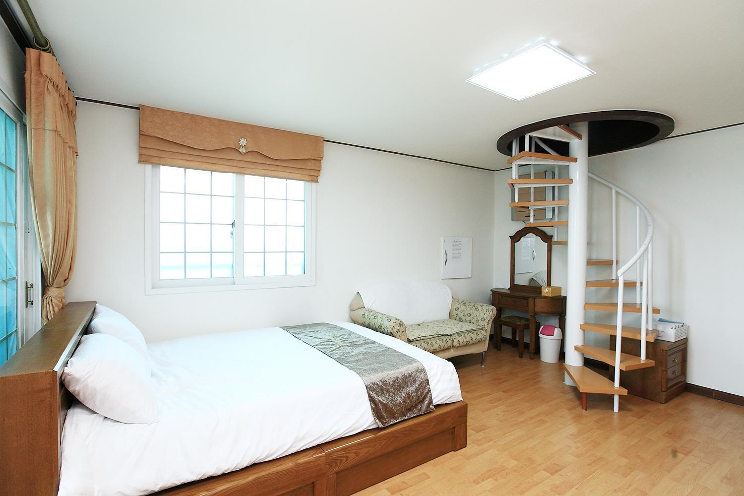 Duplex Suite - Photo 8