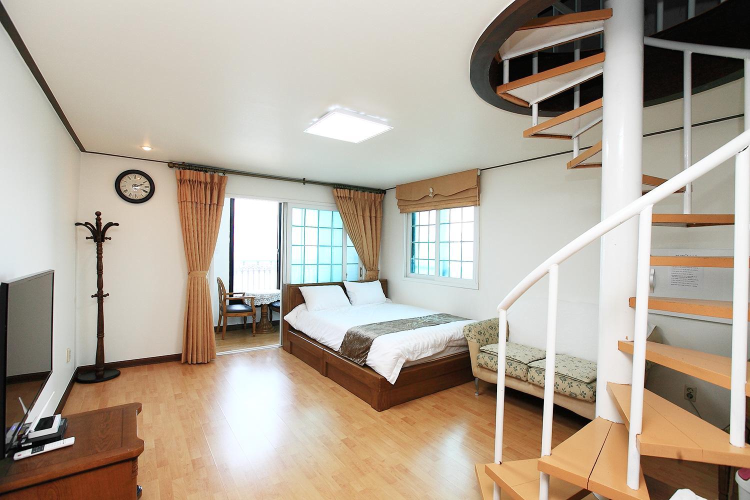 Duplex Suite - Photo 12