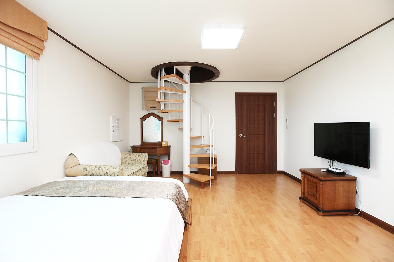 Duplex Suite - Photo 7