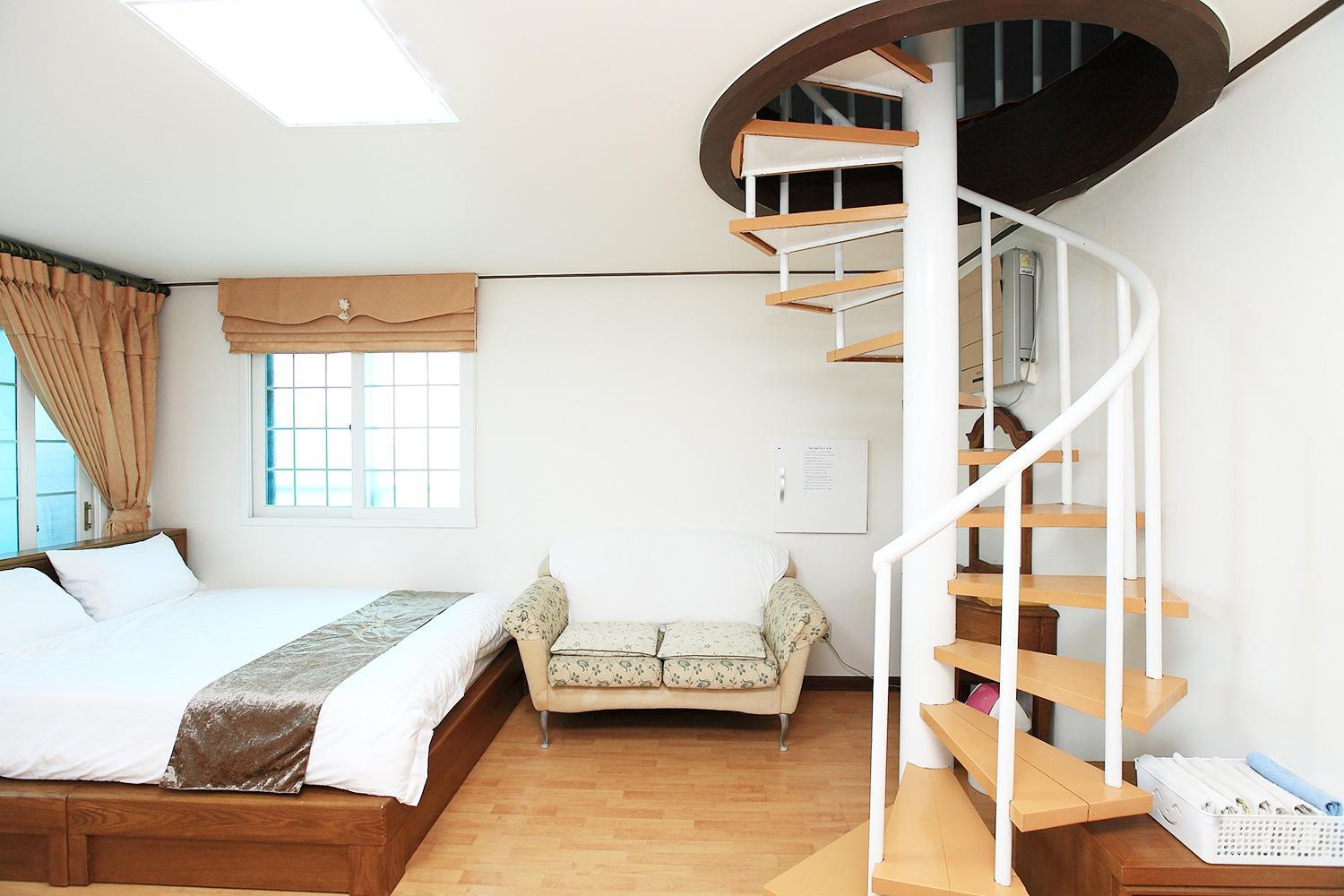Duplex Suite - Photo 2