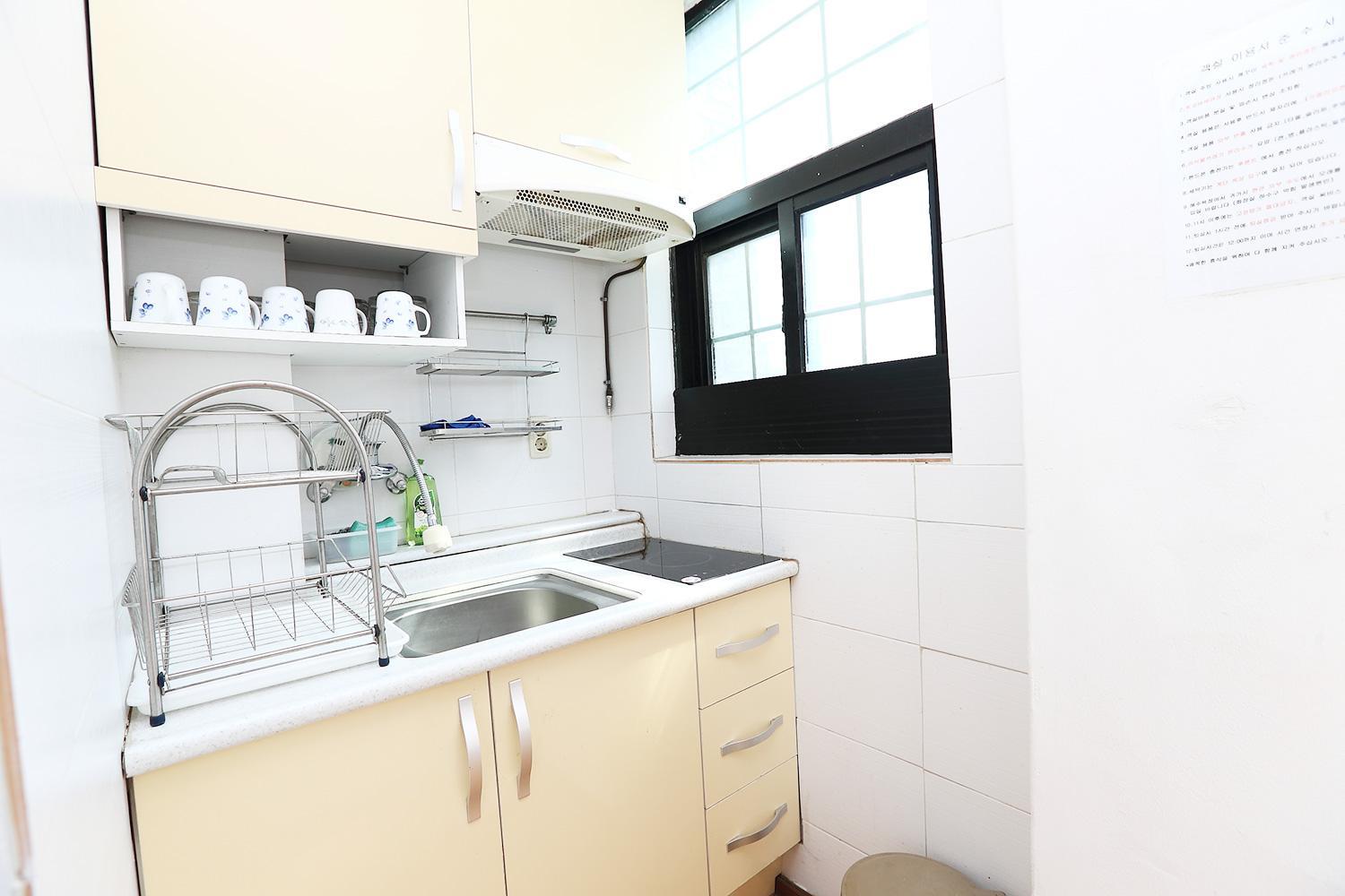 Deluxe Suite with Sea View - Photo 14