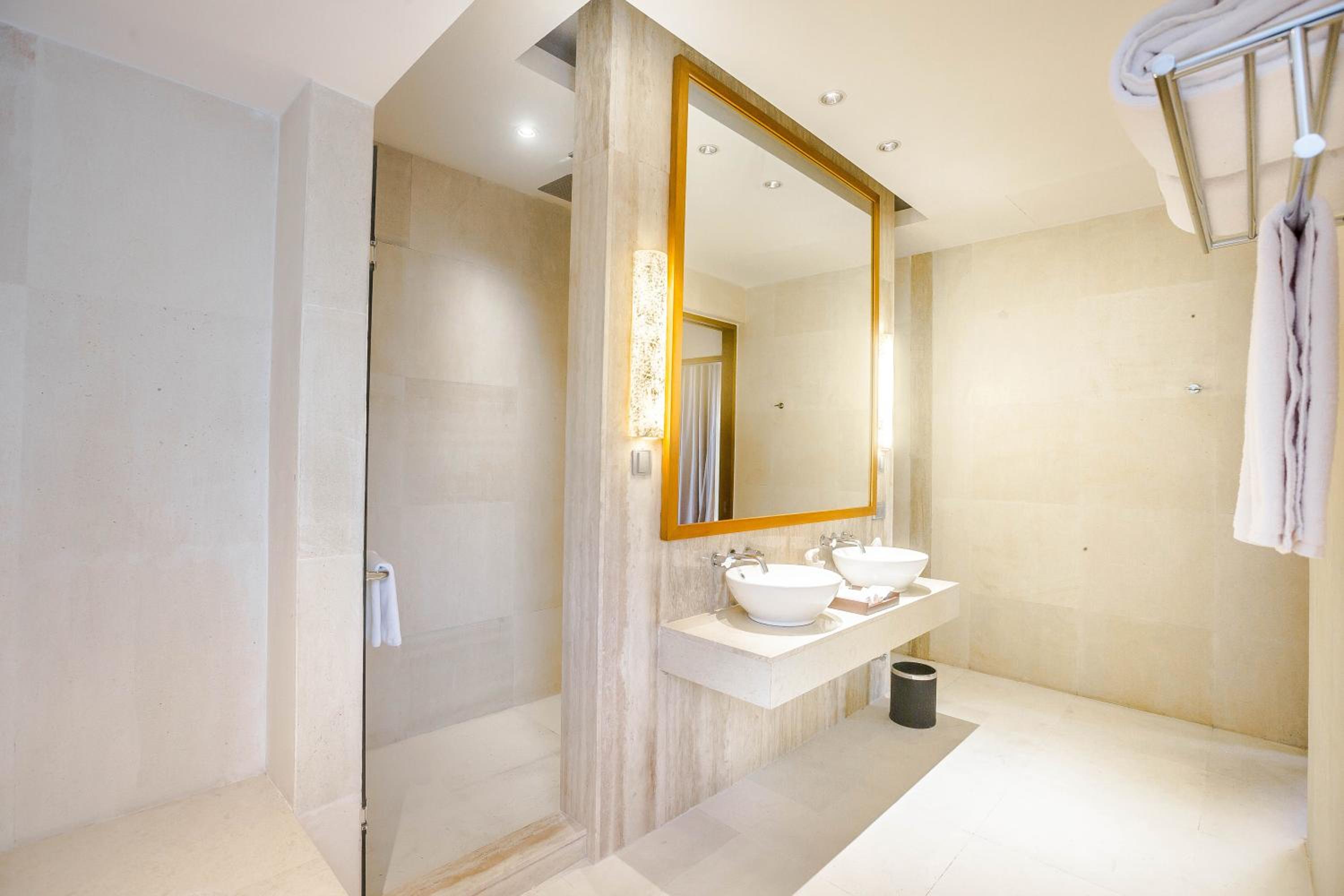 Four-Bedroom Beachfront Villa with Private Pool and Exclusive Benefit - Photo 9