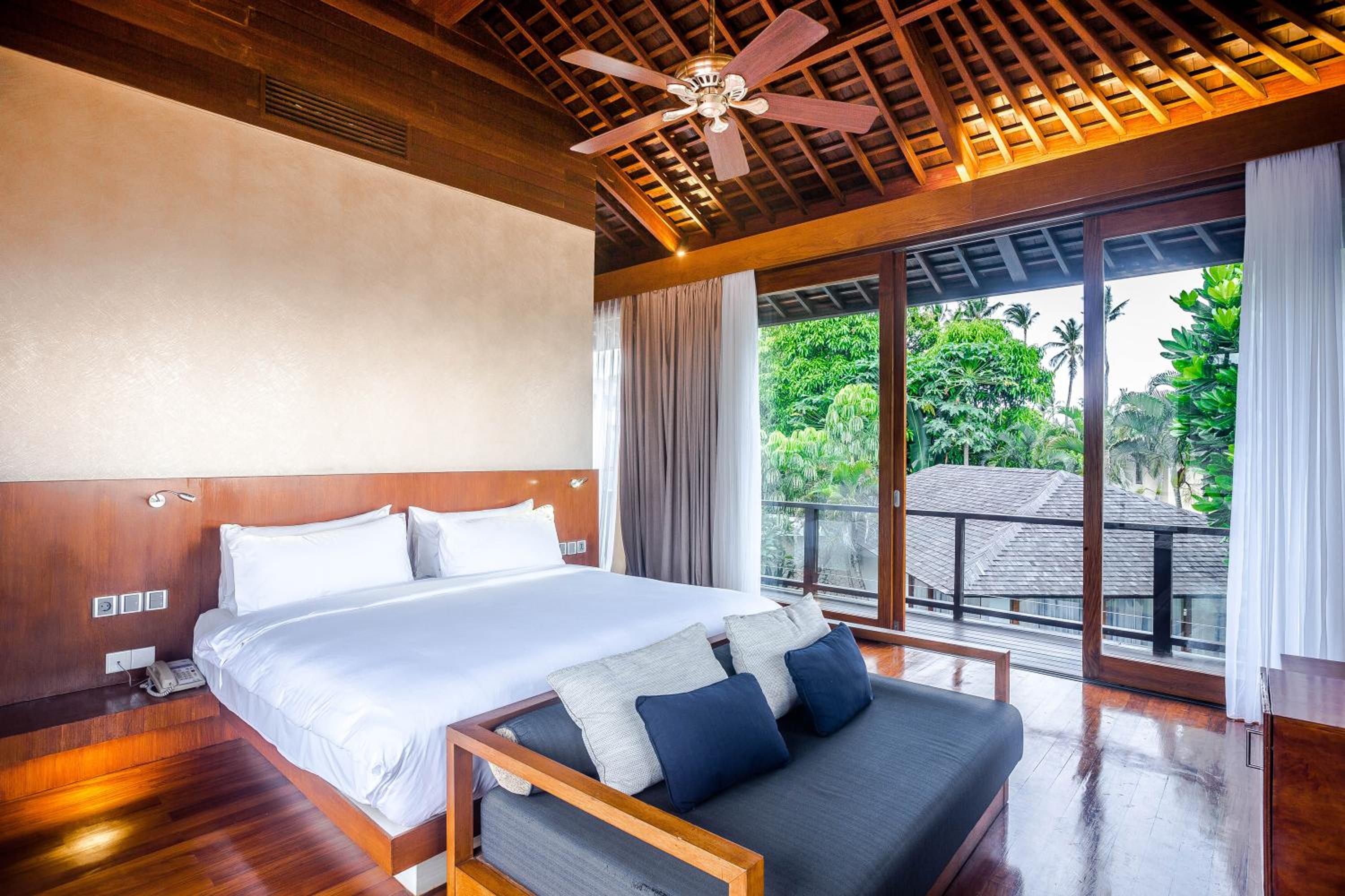 Four-Bedroom Beachfront Villa with Private Pool and Exclusive Benefit - Photo 12