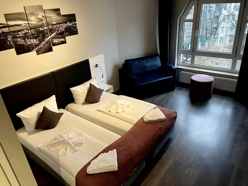 Superior Doppelzimmer- Straßenseite photo 3