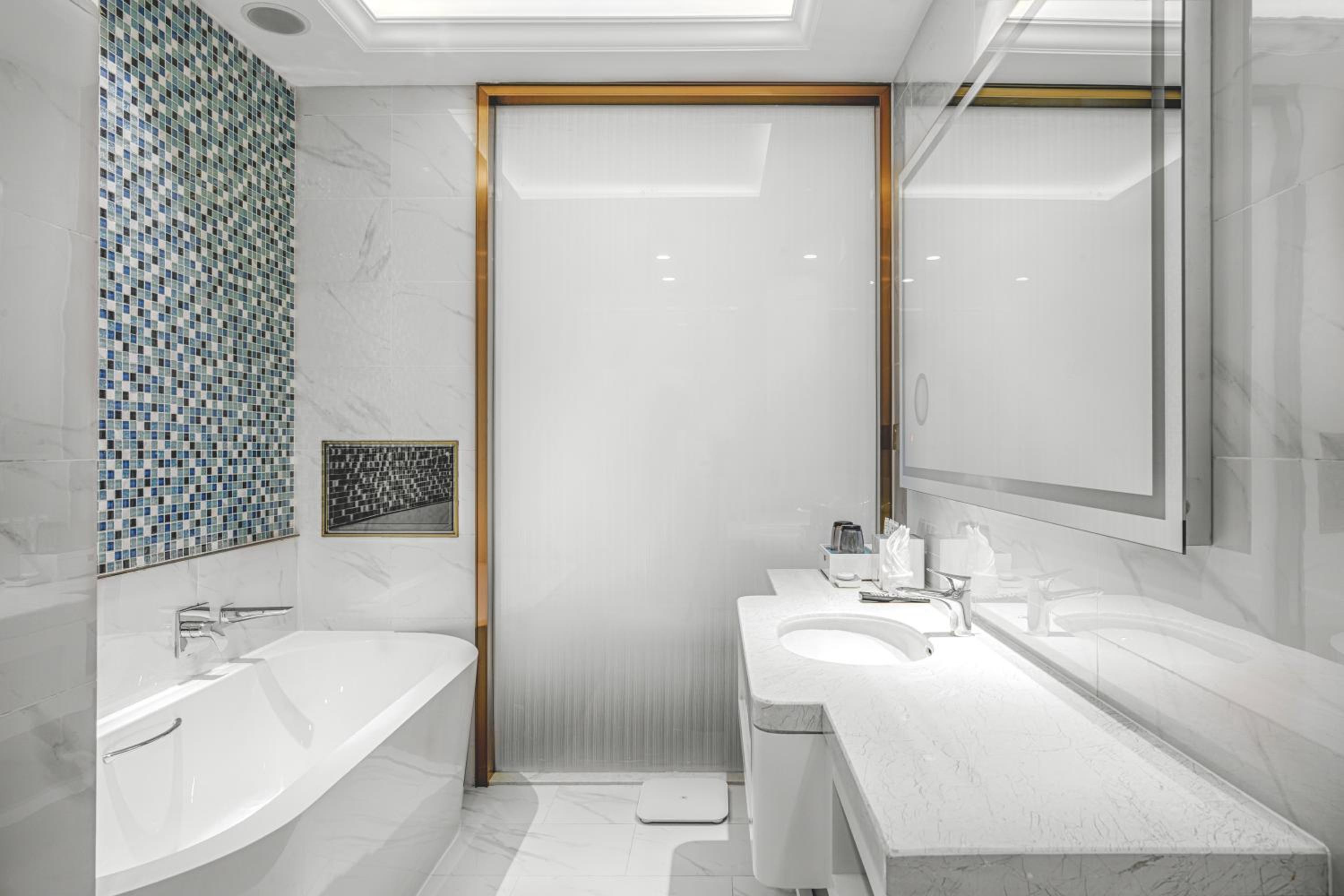 Deluxe King Room - Photo 5