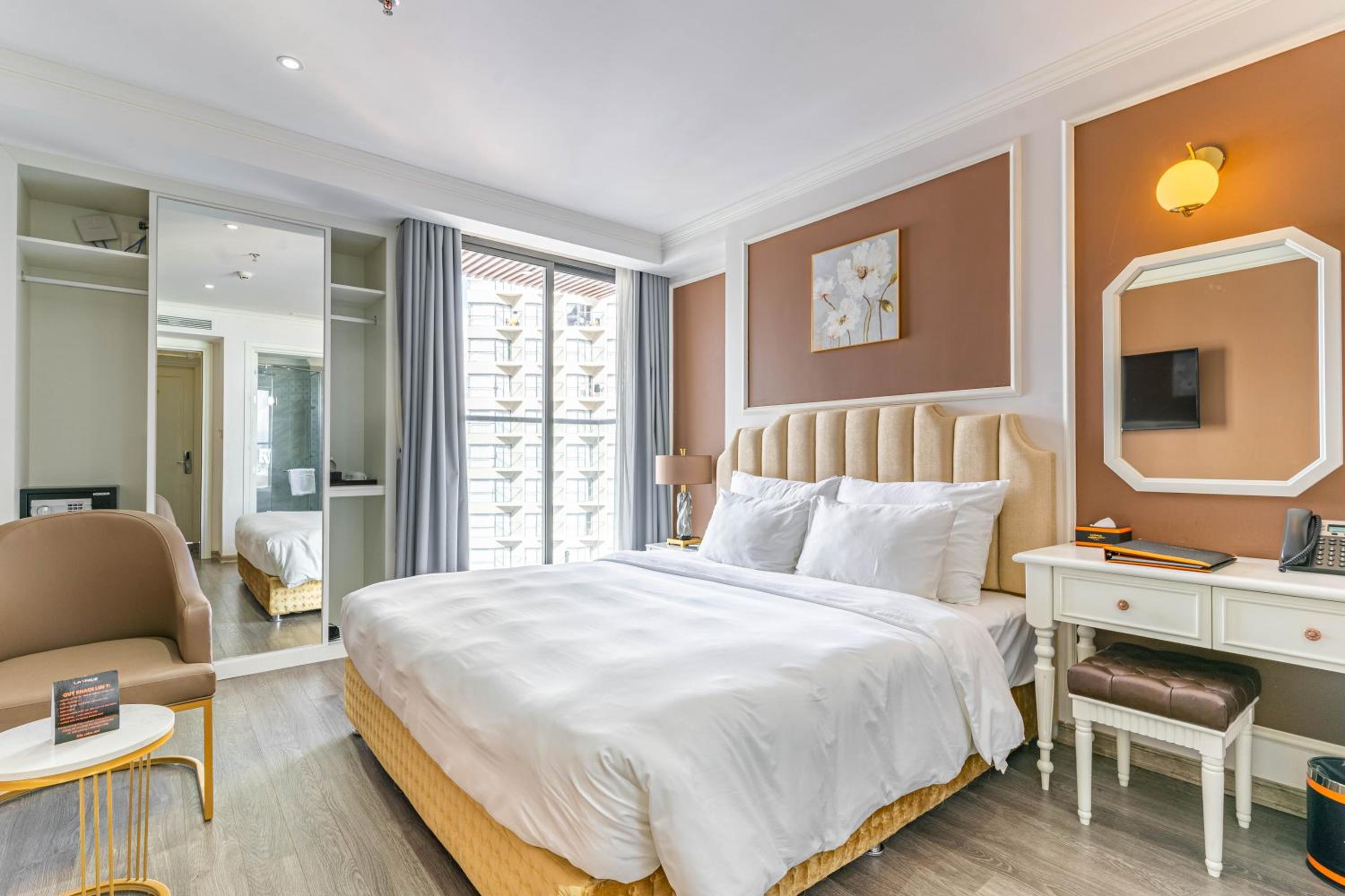 Deluxe Double or Twin Room with City View photo 3