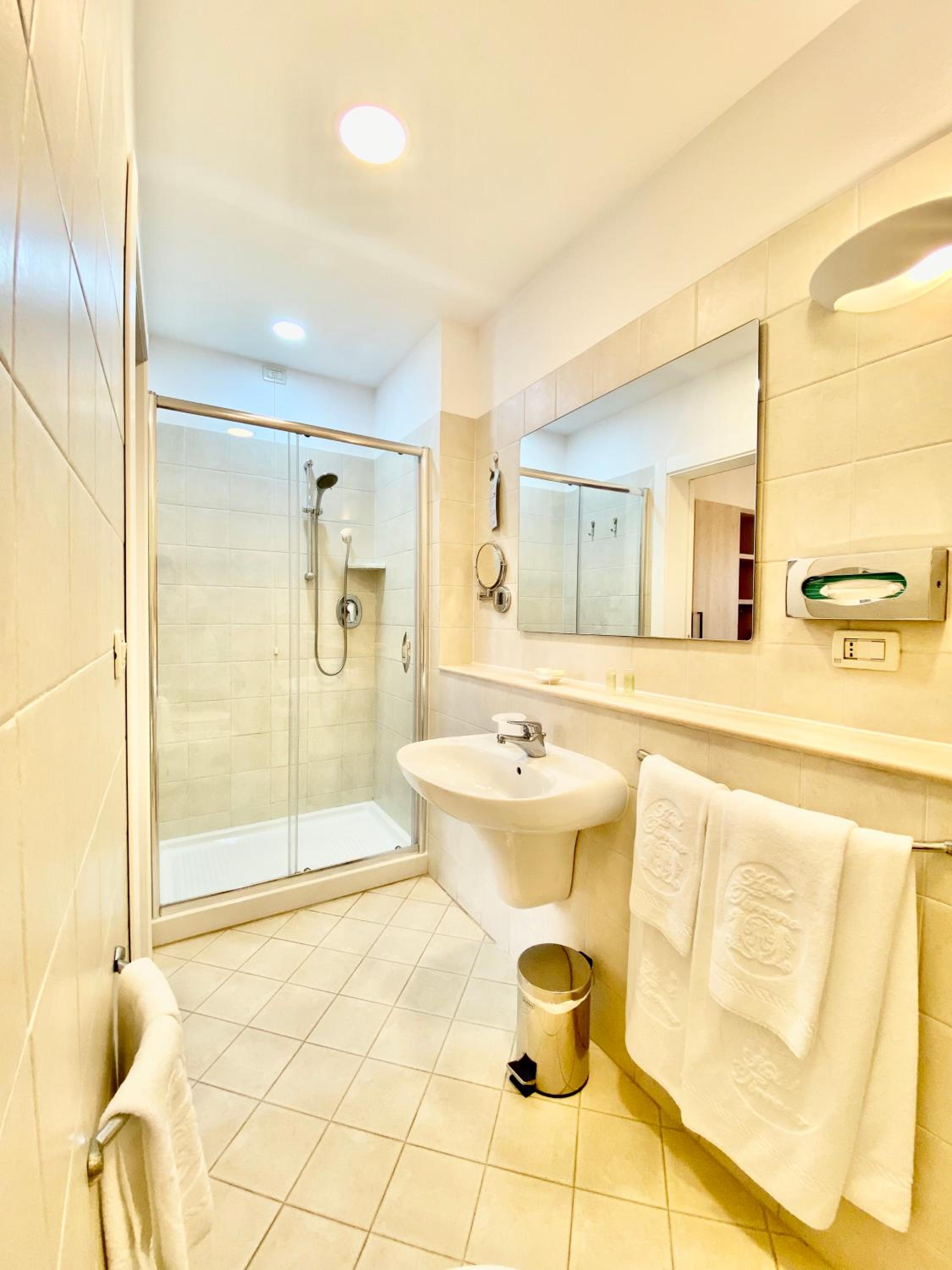 Junior Suite with Sea View - Photo 12