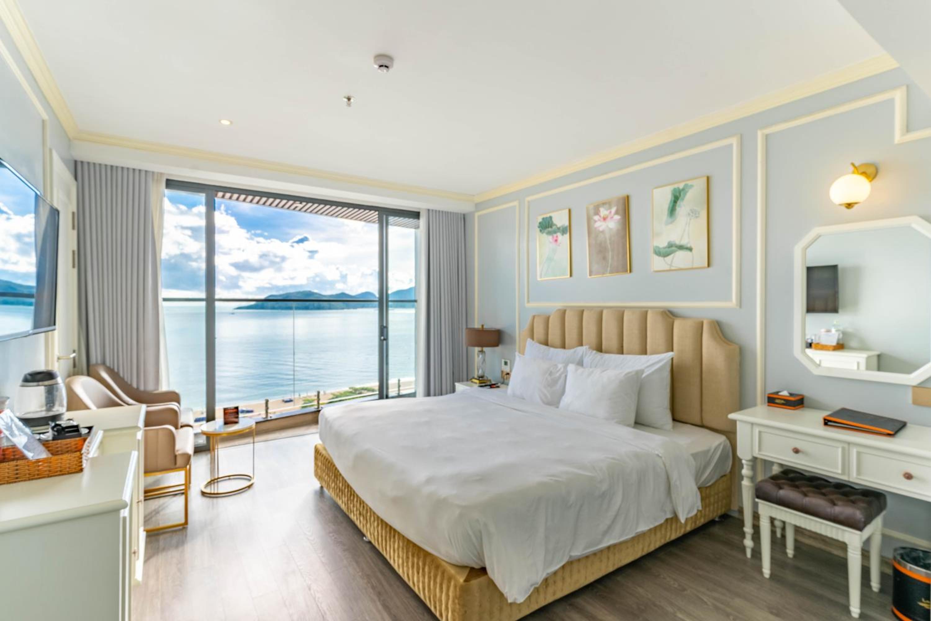 Deluxe Family Room with Ocean View photo 2