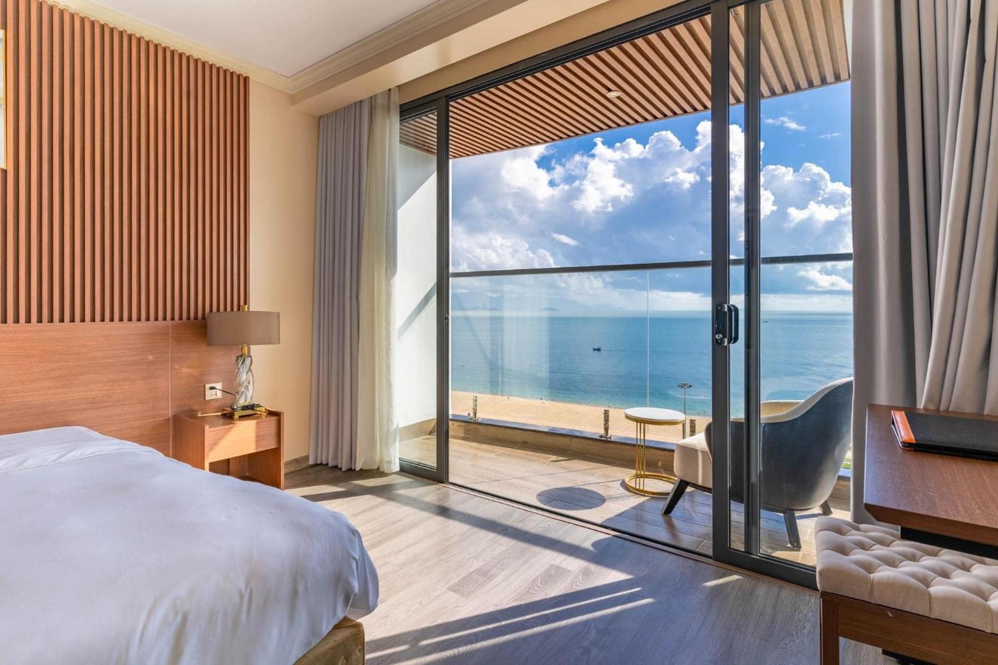 Premier Deluxe Room with Ocean View photo 2