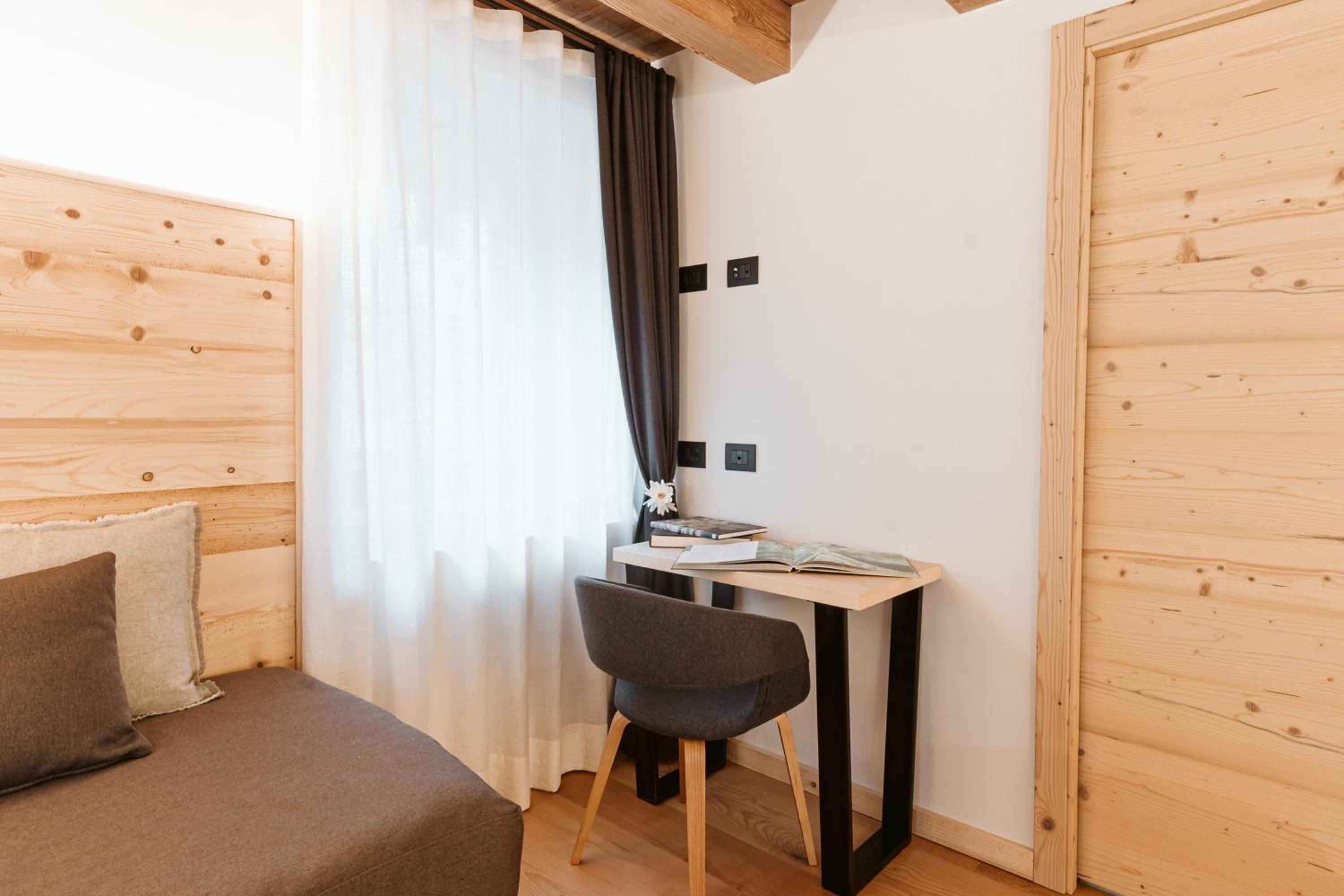 Deluxe Triple Room - Photo 11