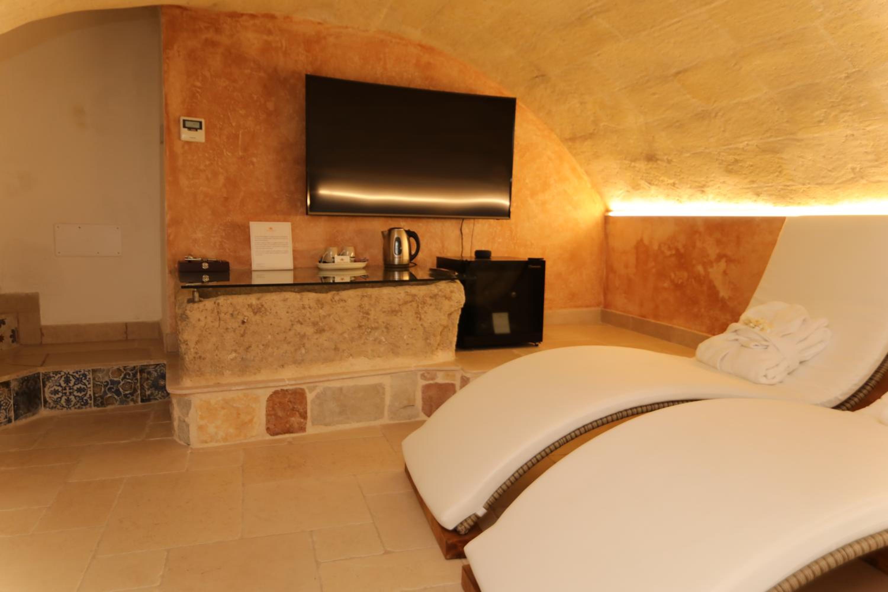 Suite with Hot Tub