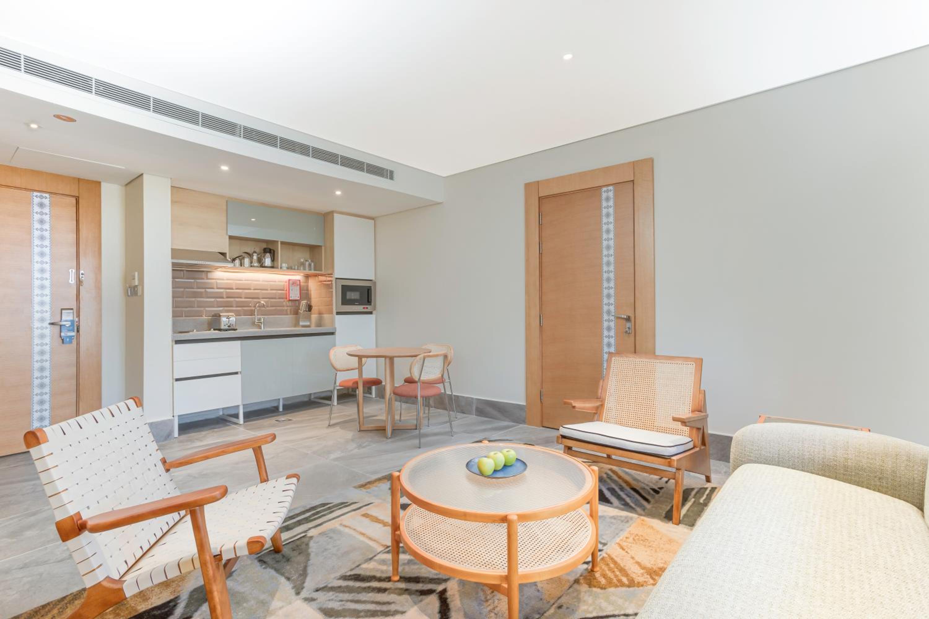 Suite - Photo 3