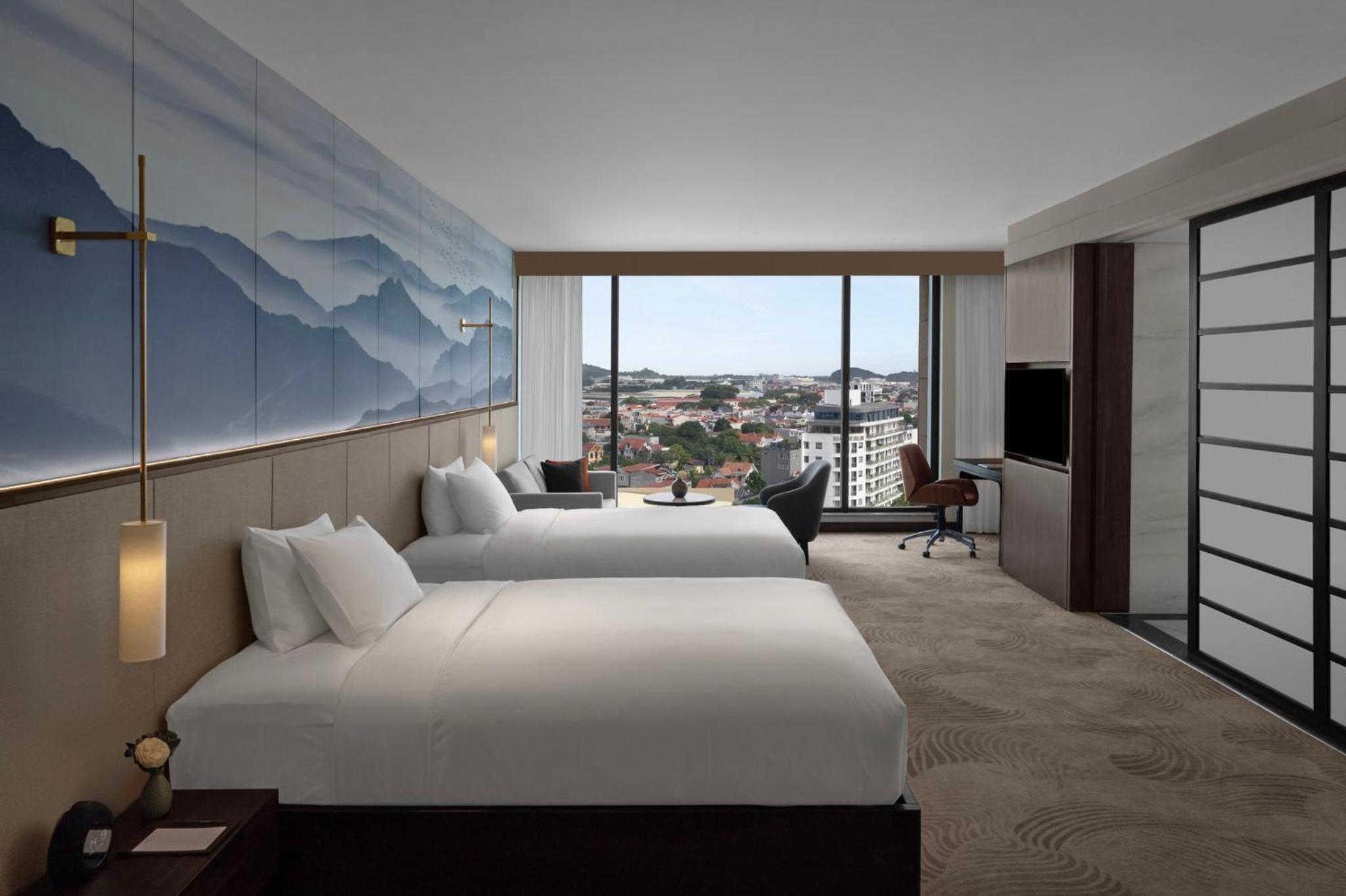 Premium King Room with Club Access - Photo 9