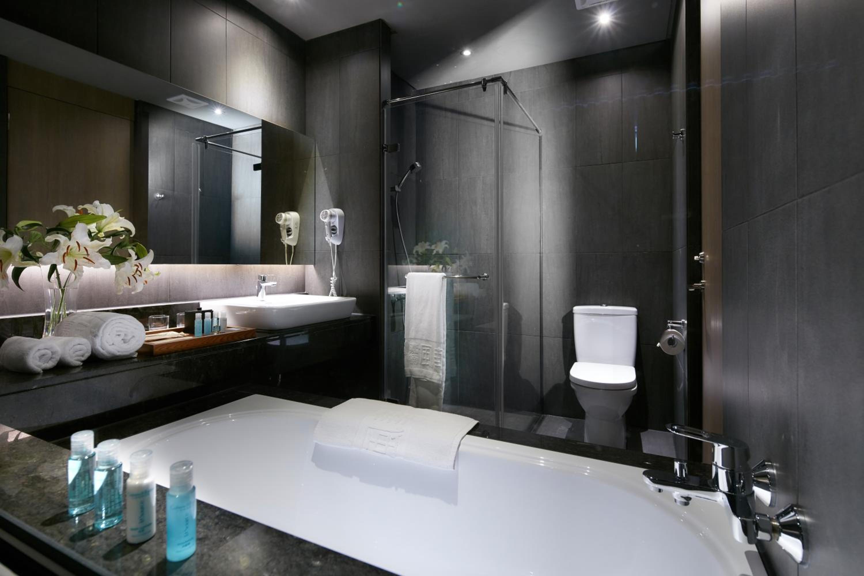 Standard King Room photo 3