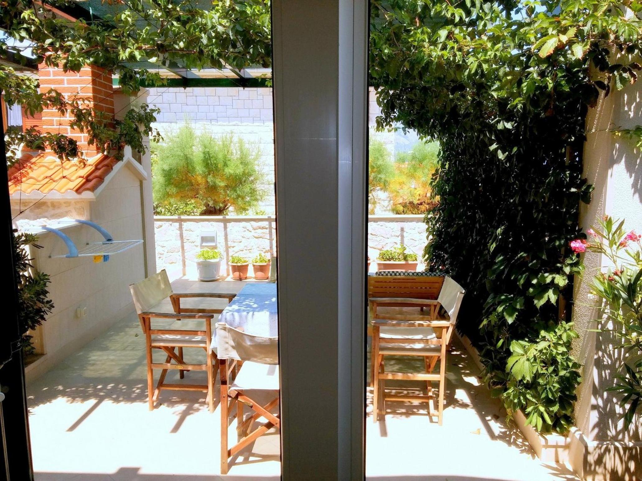Studio Apartment with Terrace photo 2