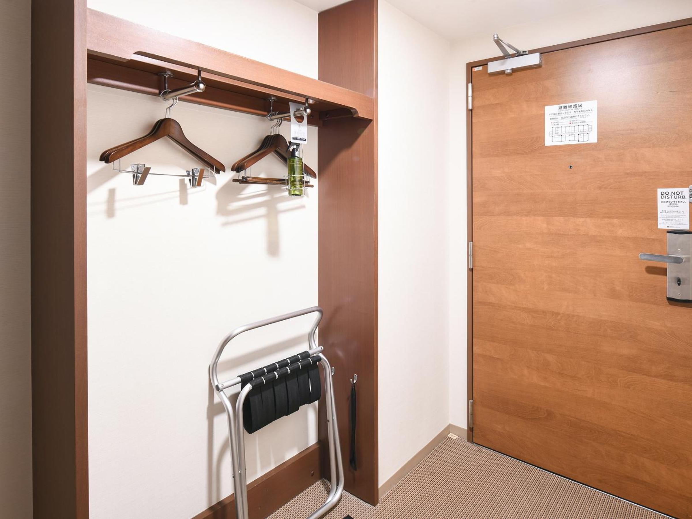 Double Room - Non-Smoking  - Photo 5
