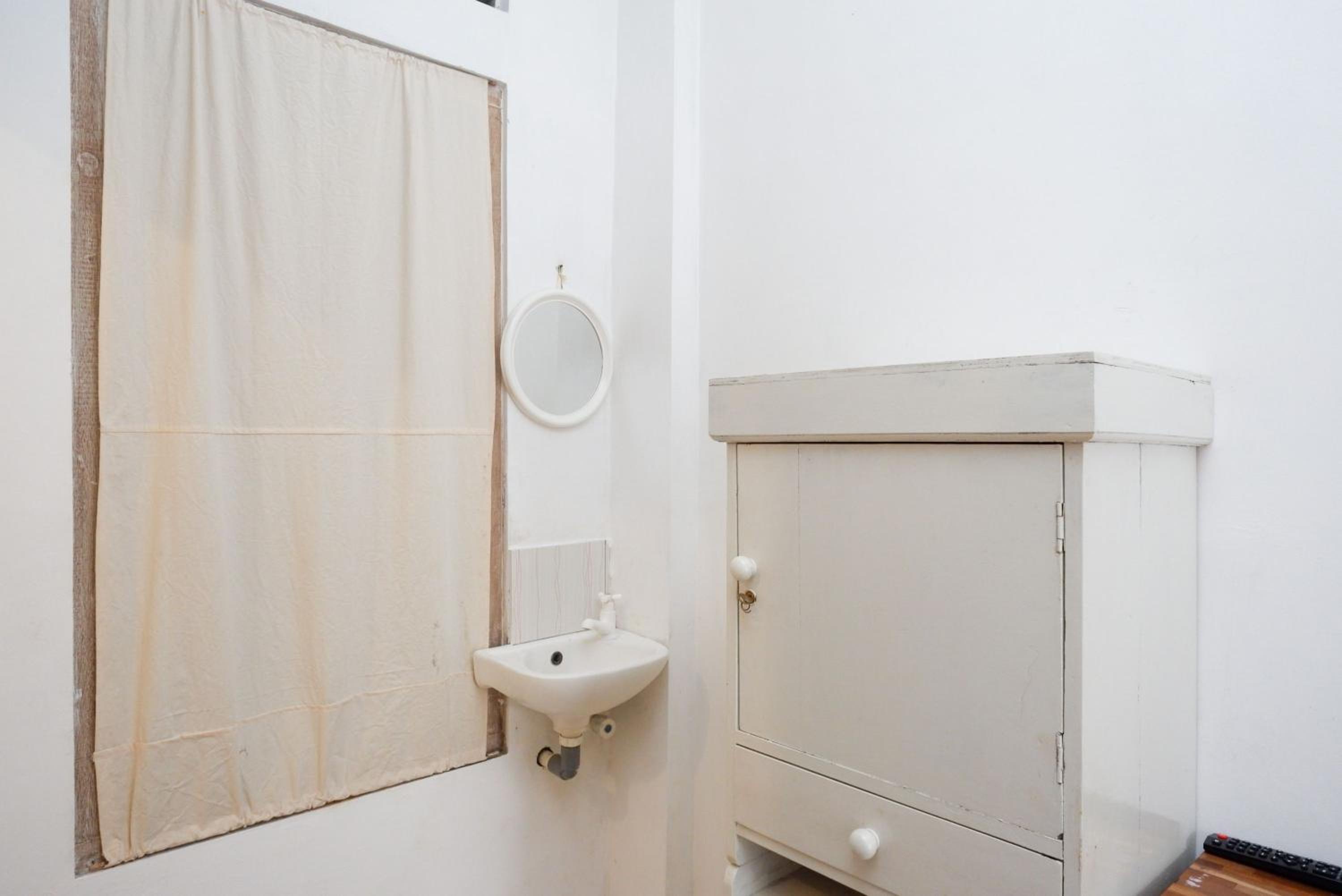 Standard Double Room - Photo 11