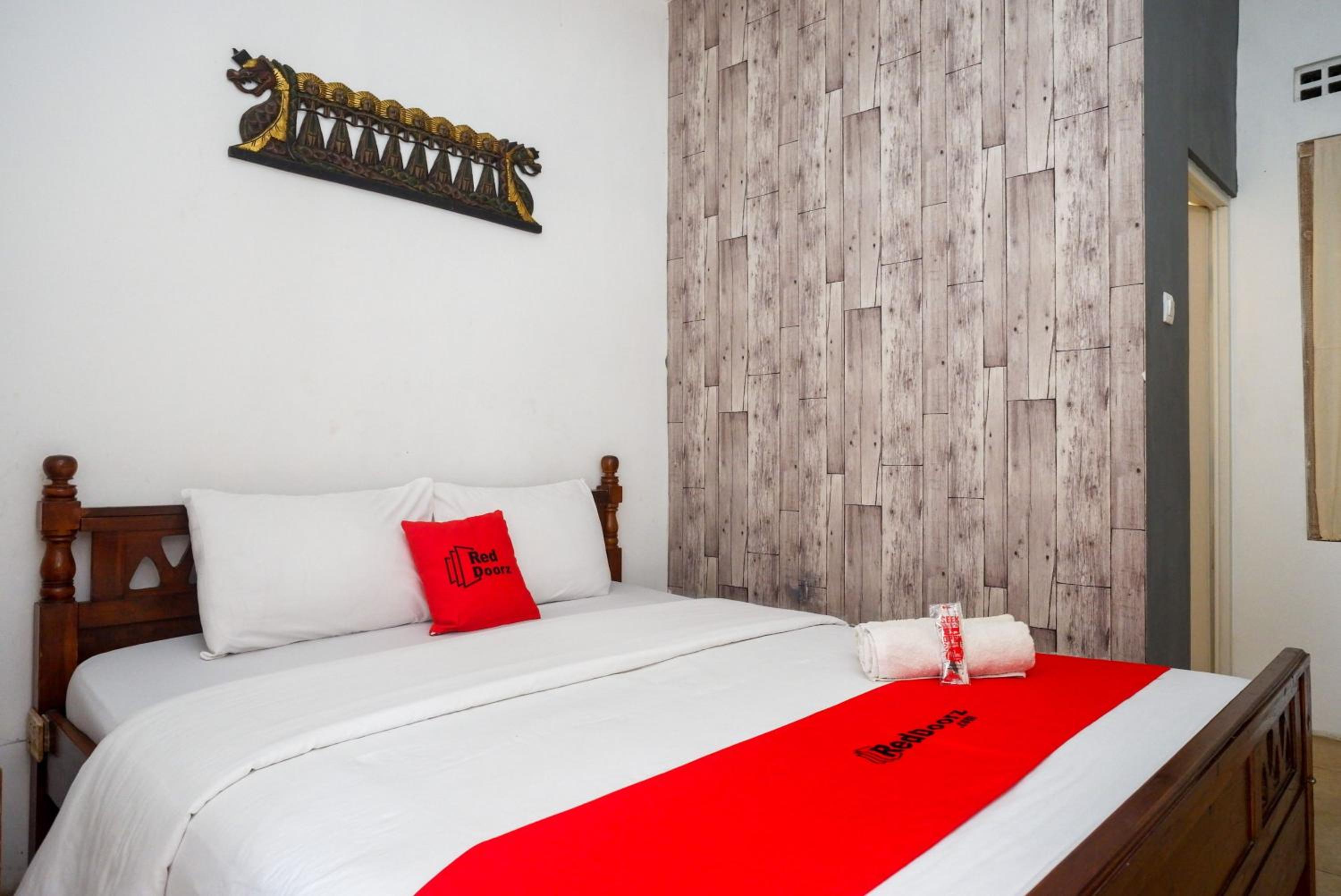 Standard Double Room - Photo 9
