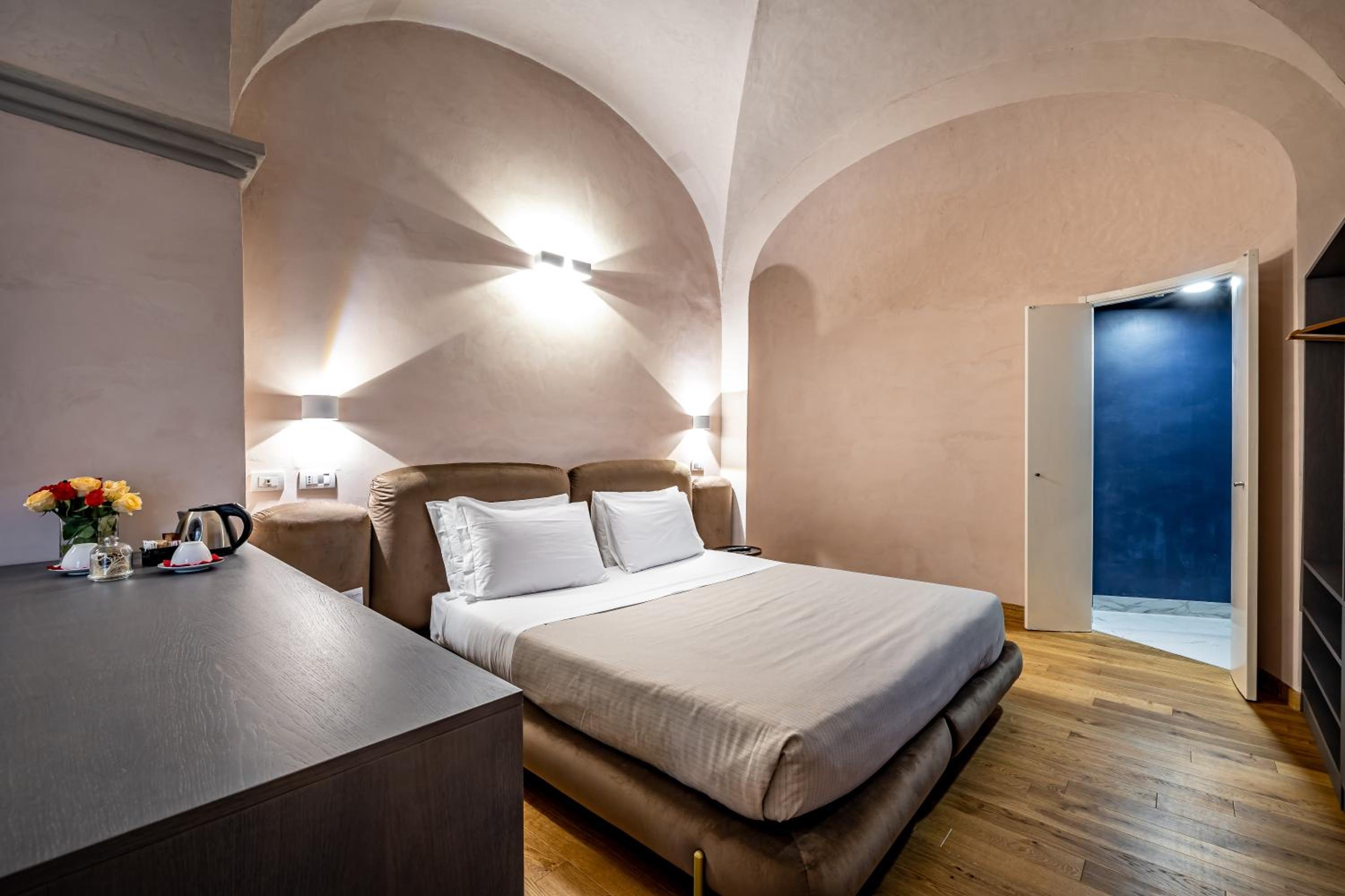 Superior Double or Twin Room with Garden View thumbnail 5