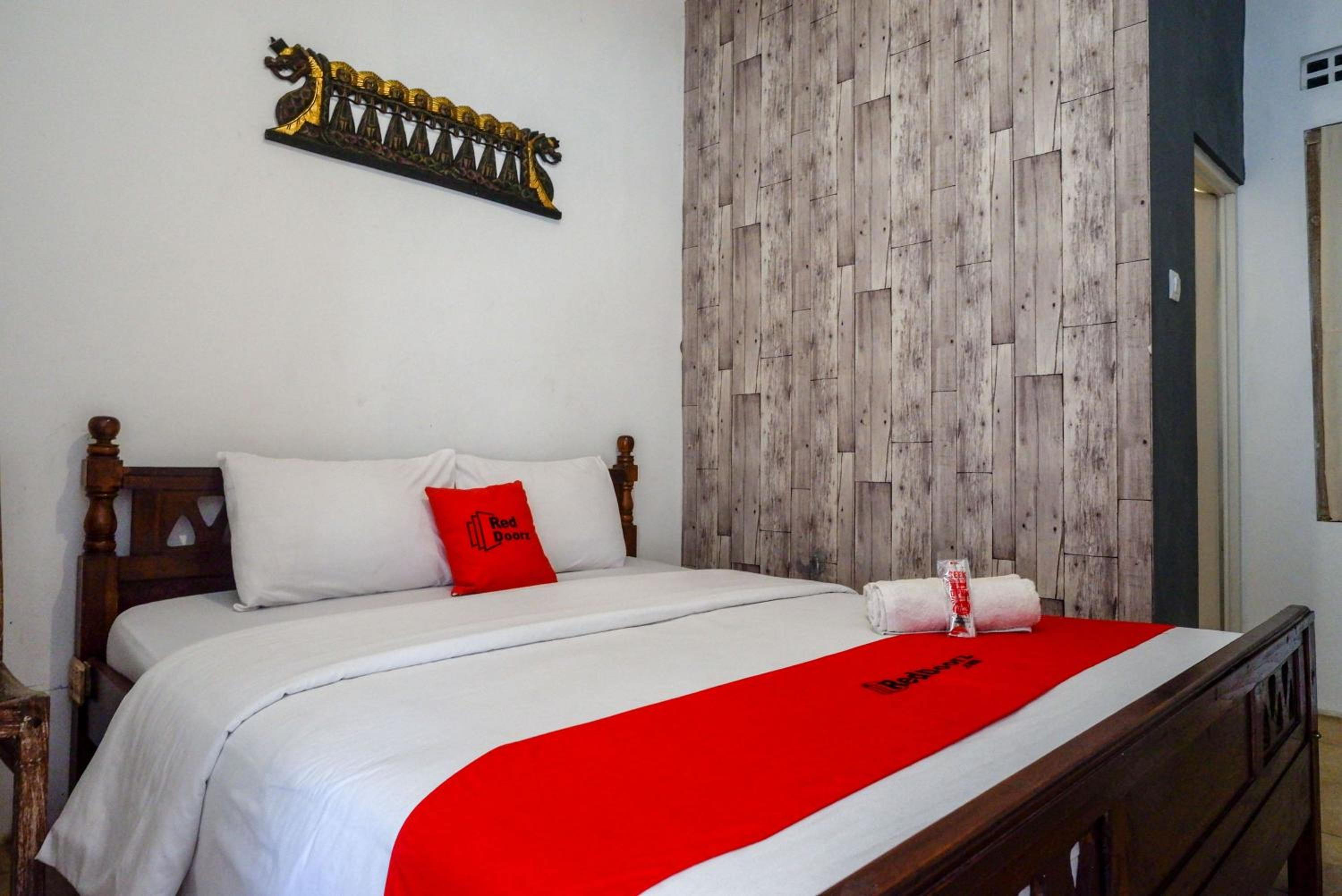 Standard Double Room - Photo 8