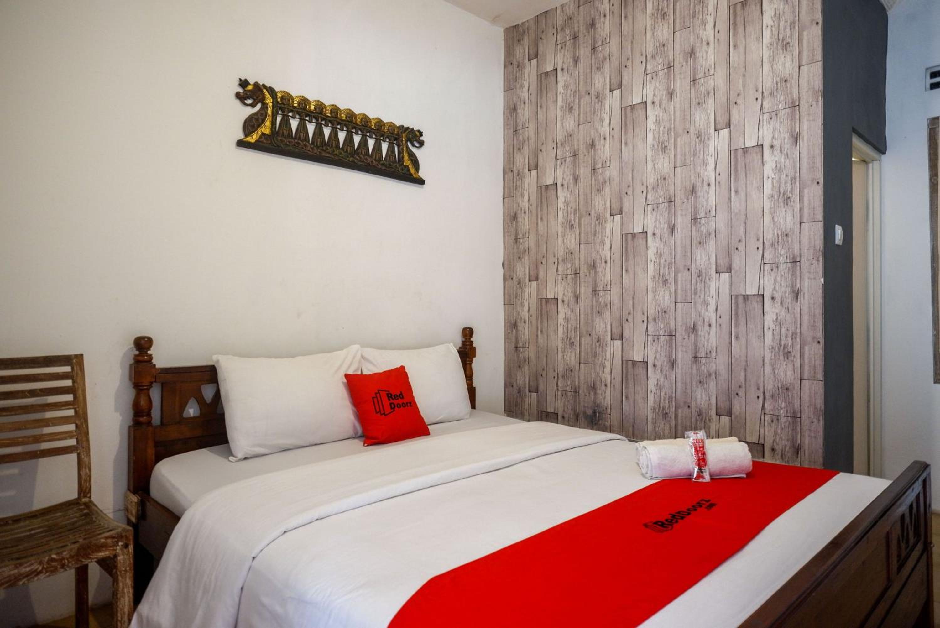 Standard Double Room - Photo 7