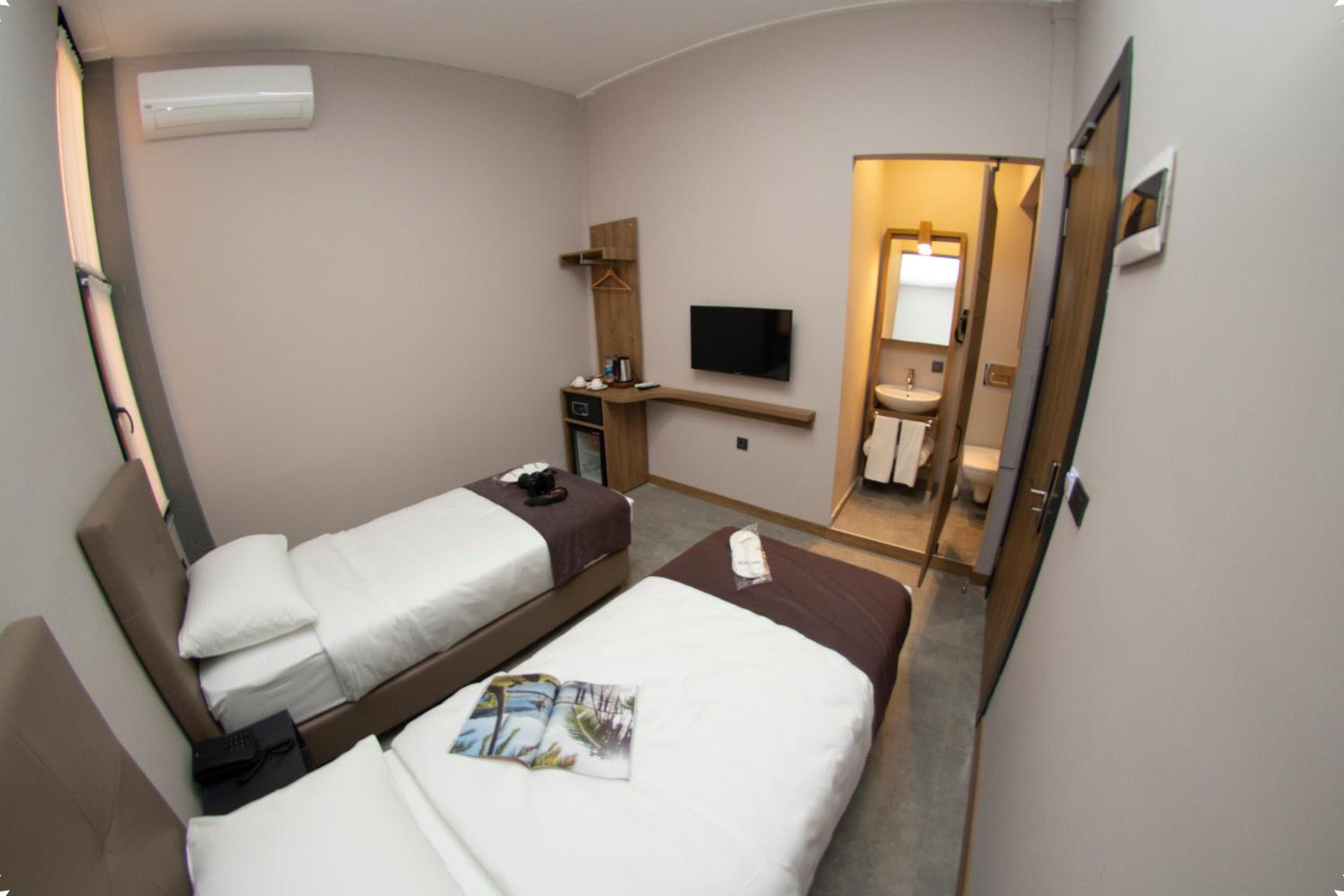 Standard Twin Room photo 2