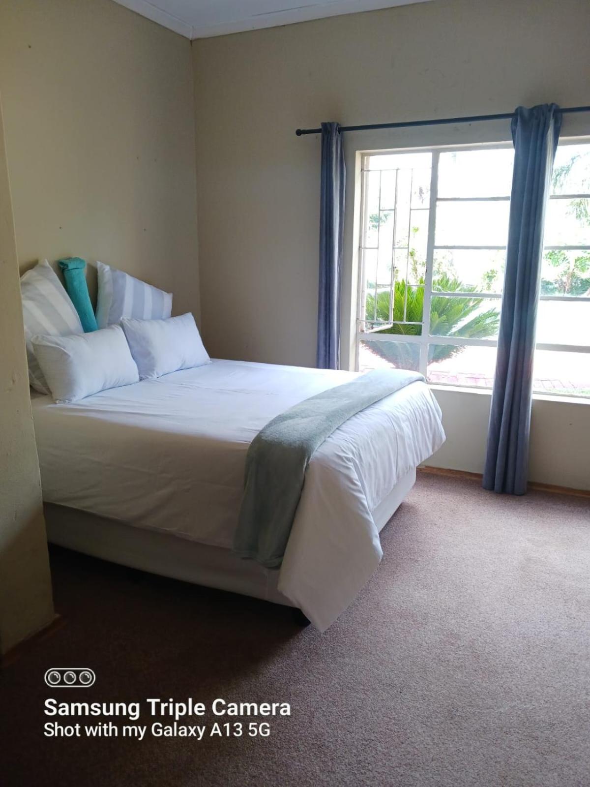 Double Room with Pool View photo 1