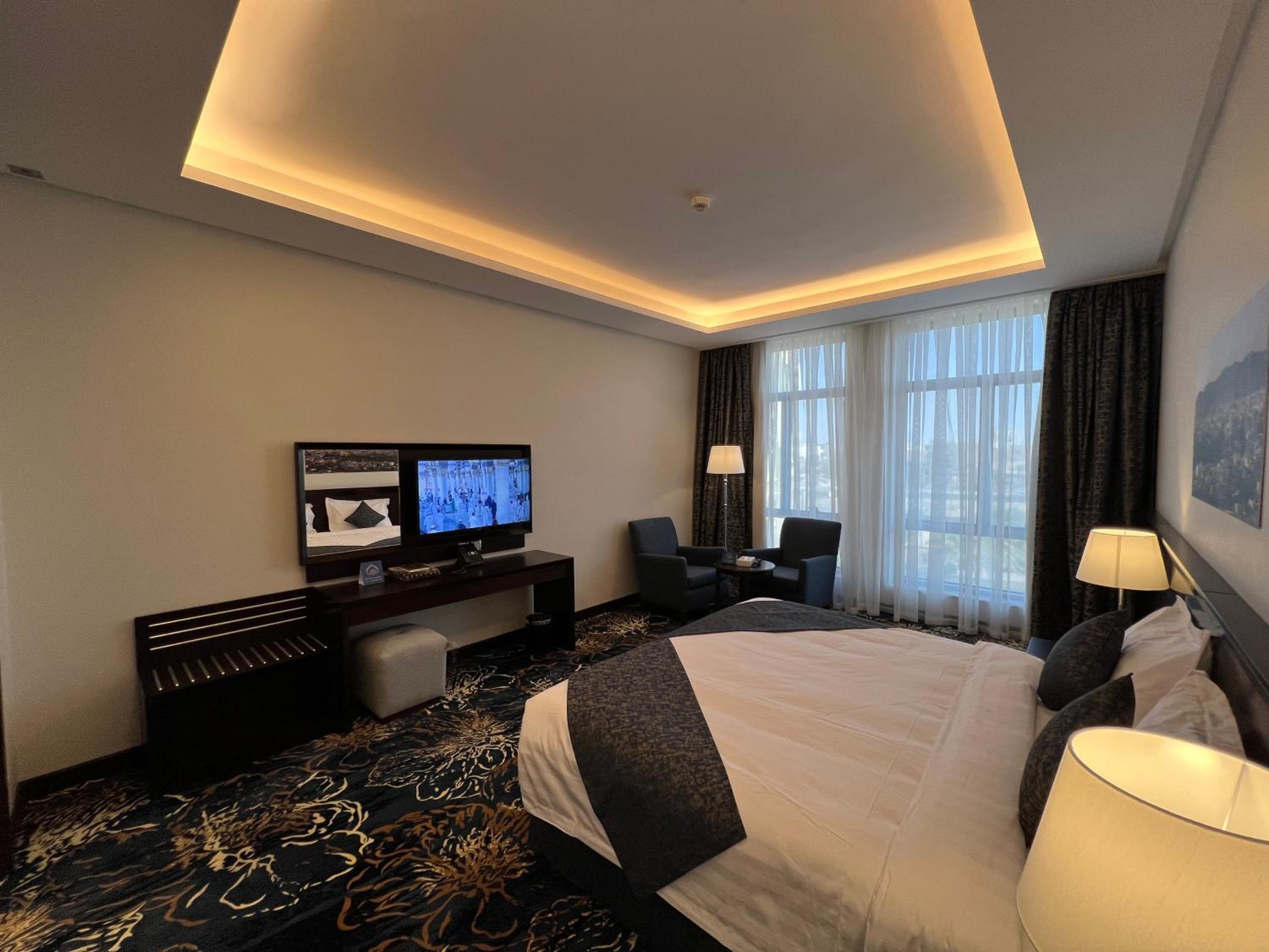 Standard King Room - Photo 5