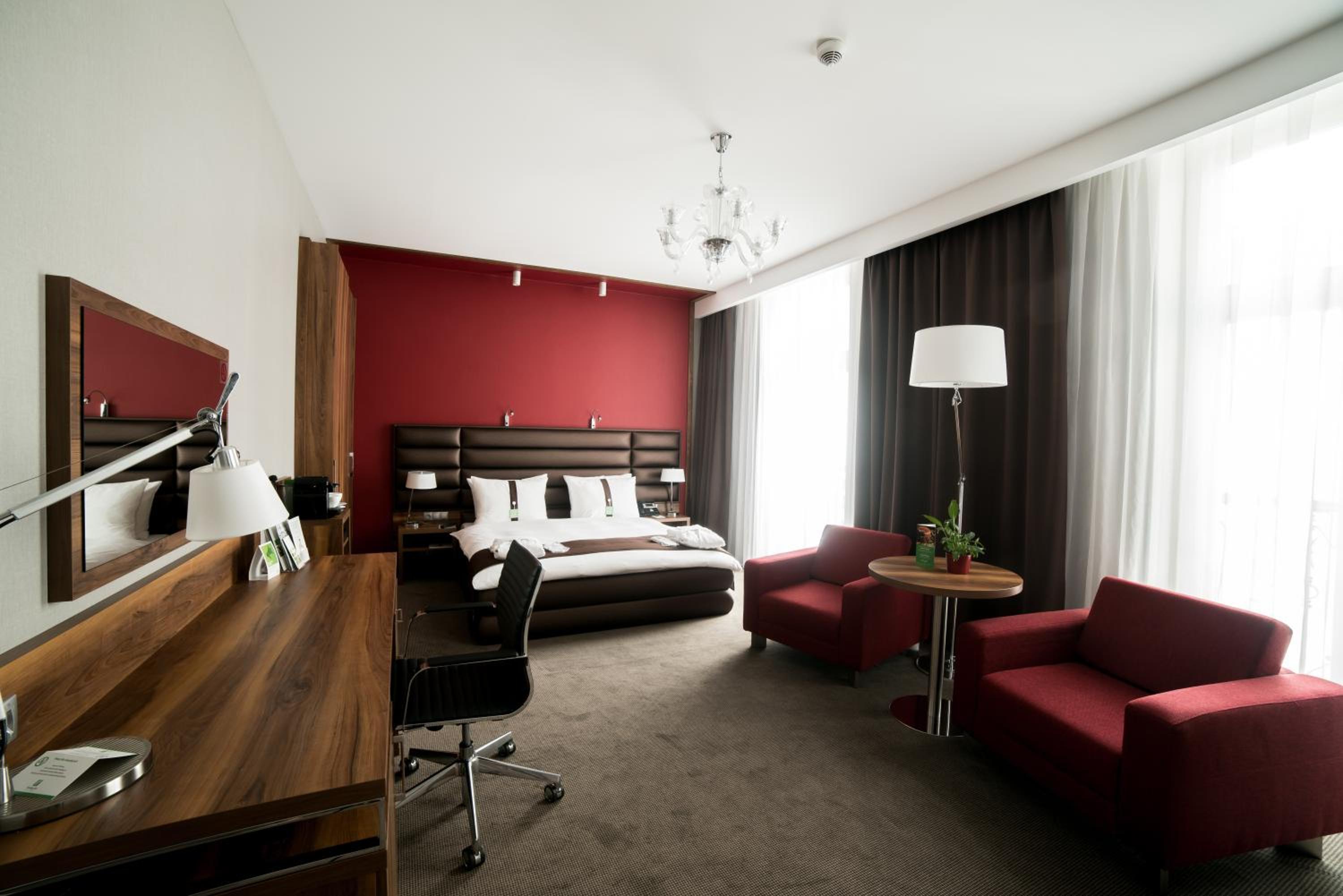 Premium King Room photo 3