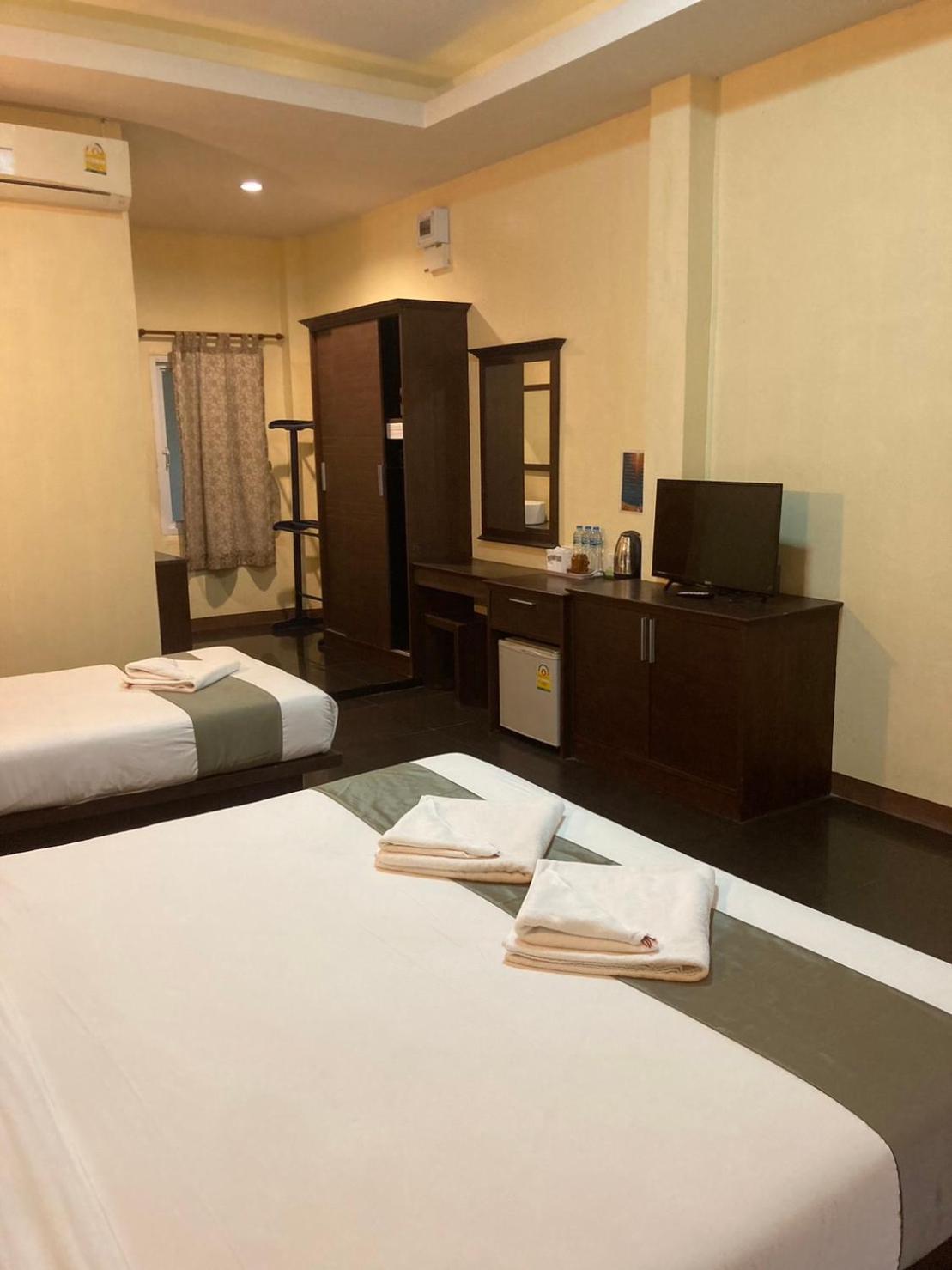 Standard Twin Room - Photo 2
