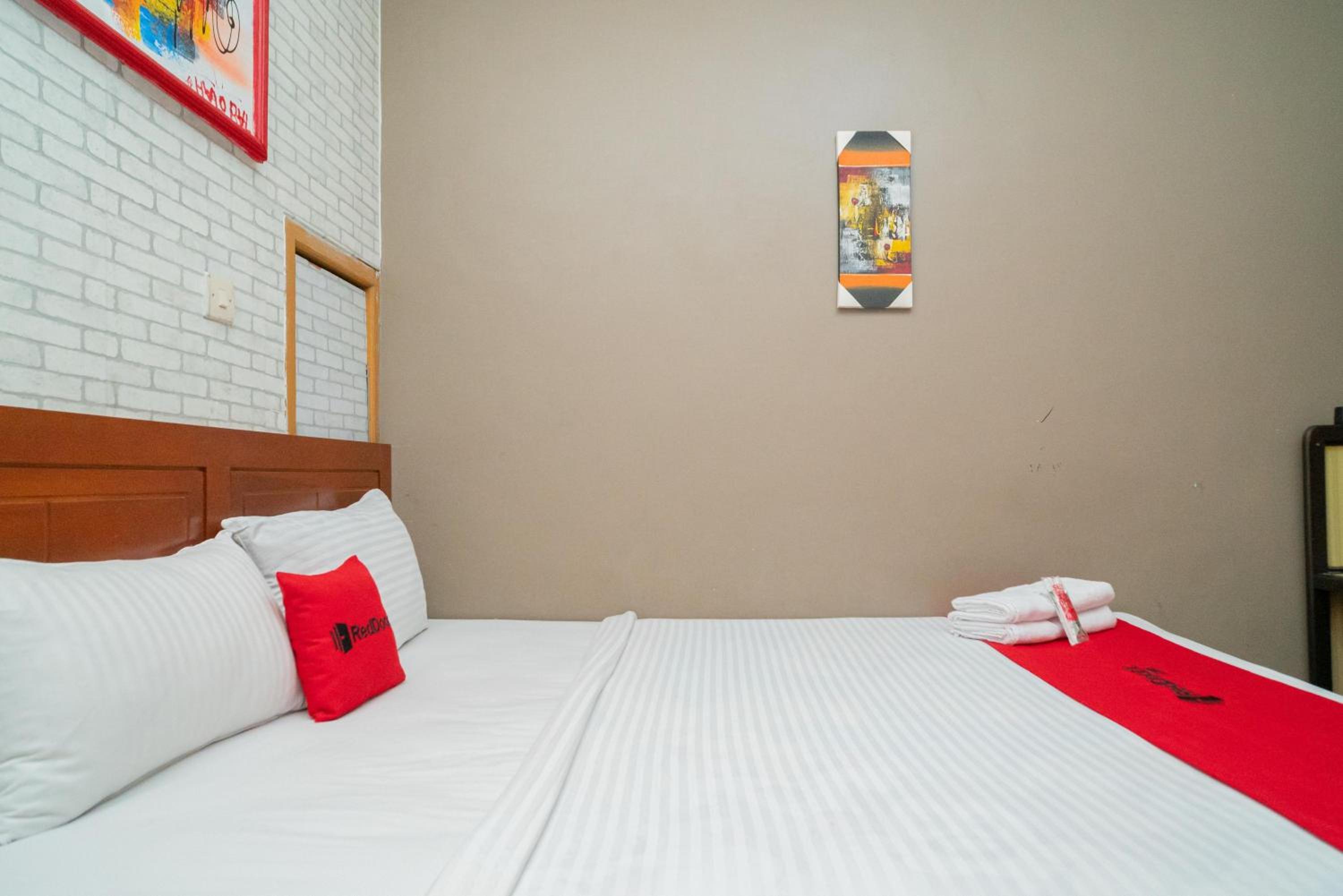 Standard Double Room - Photo 9