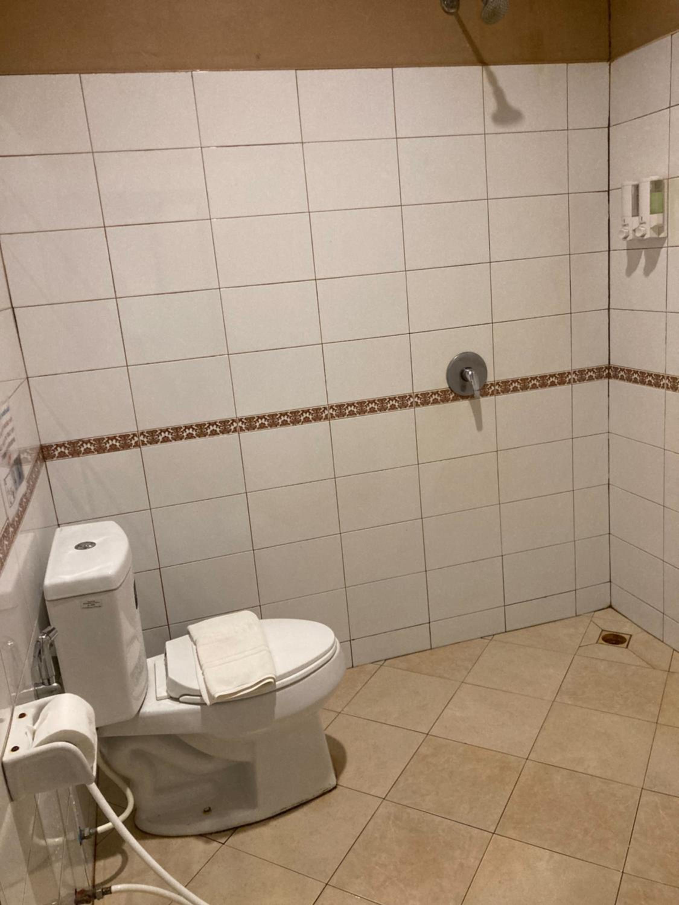 Standard Twin Room - Photo 5