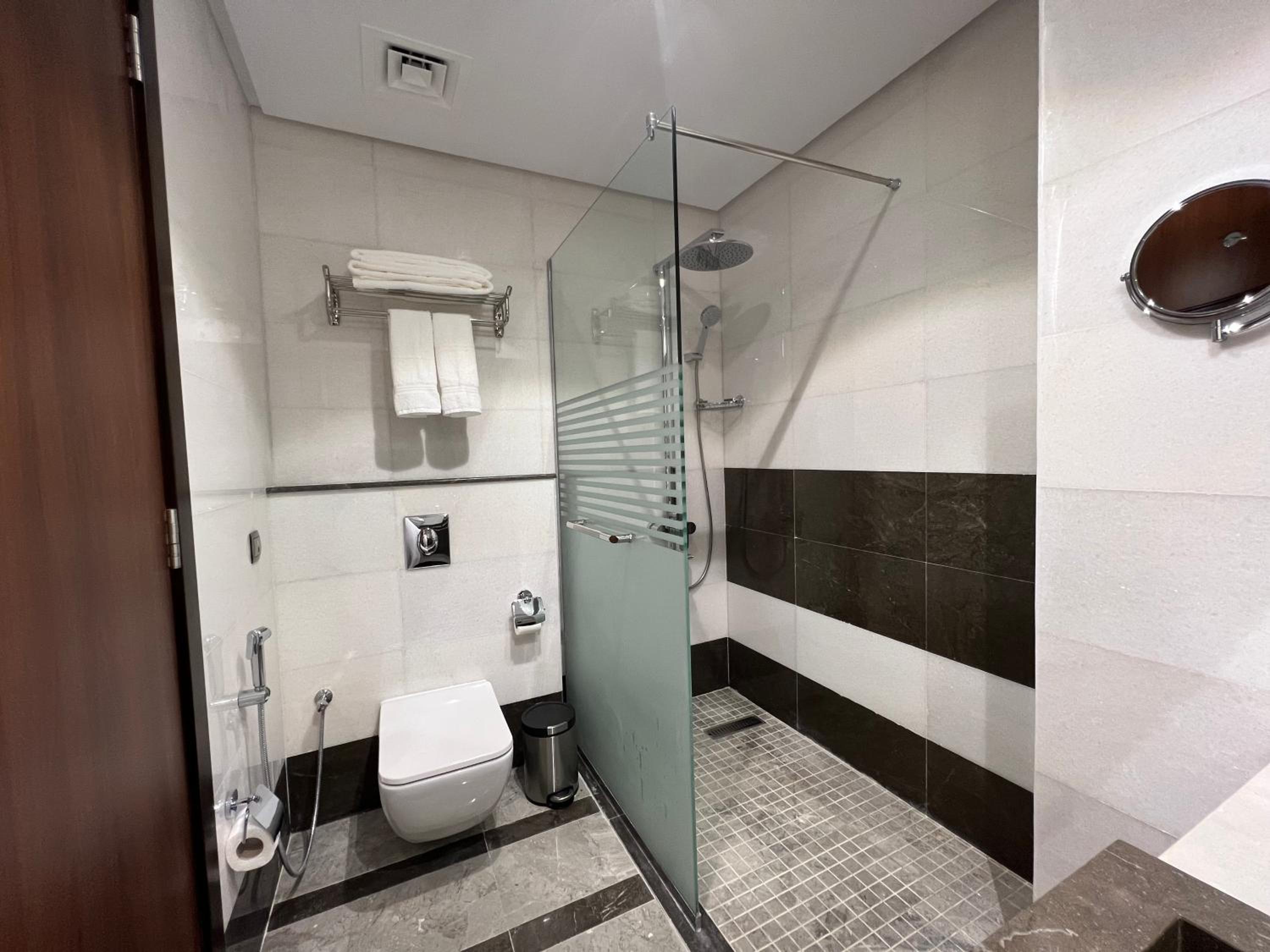 Standard Twin Room - Photo 4