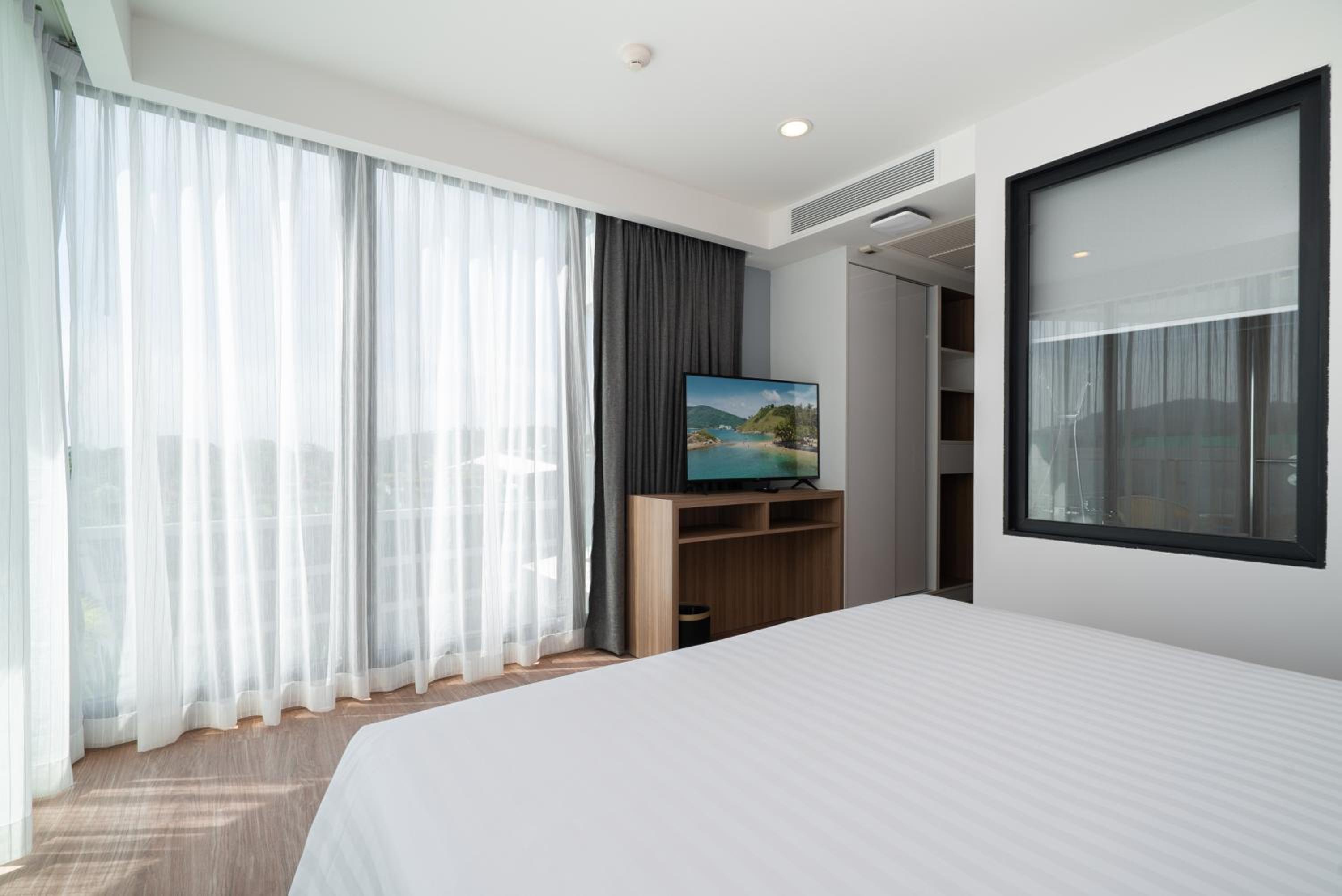Two-Bedroom Deluxe Suite - Photo 3