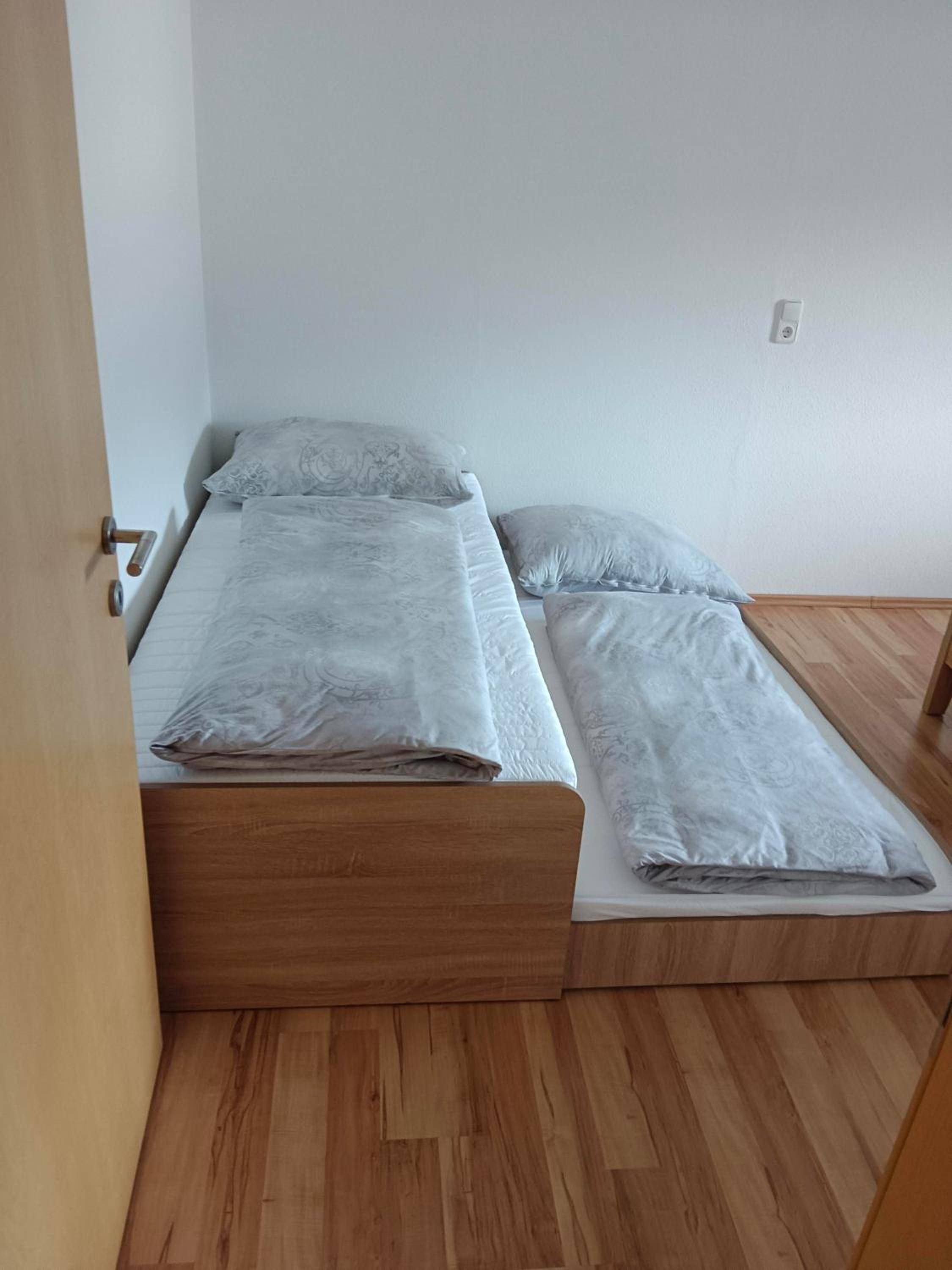 One-Bedroom Apartment with Shower photo 1